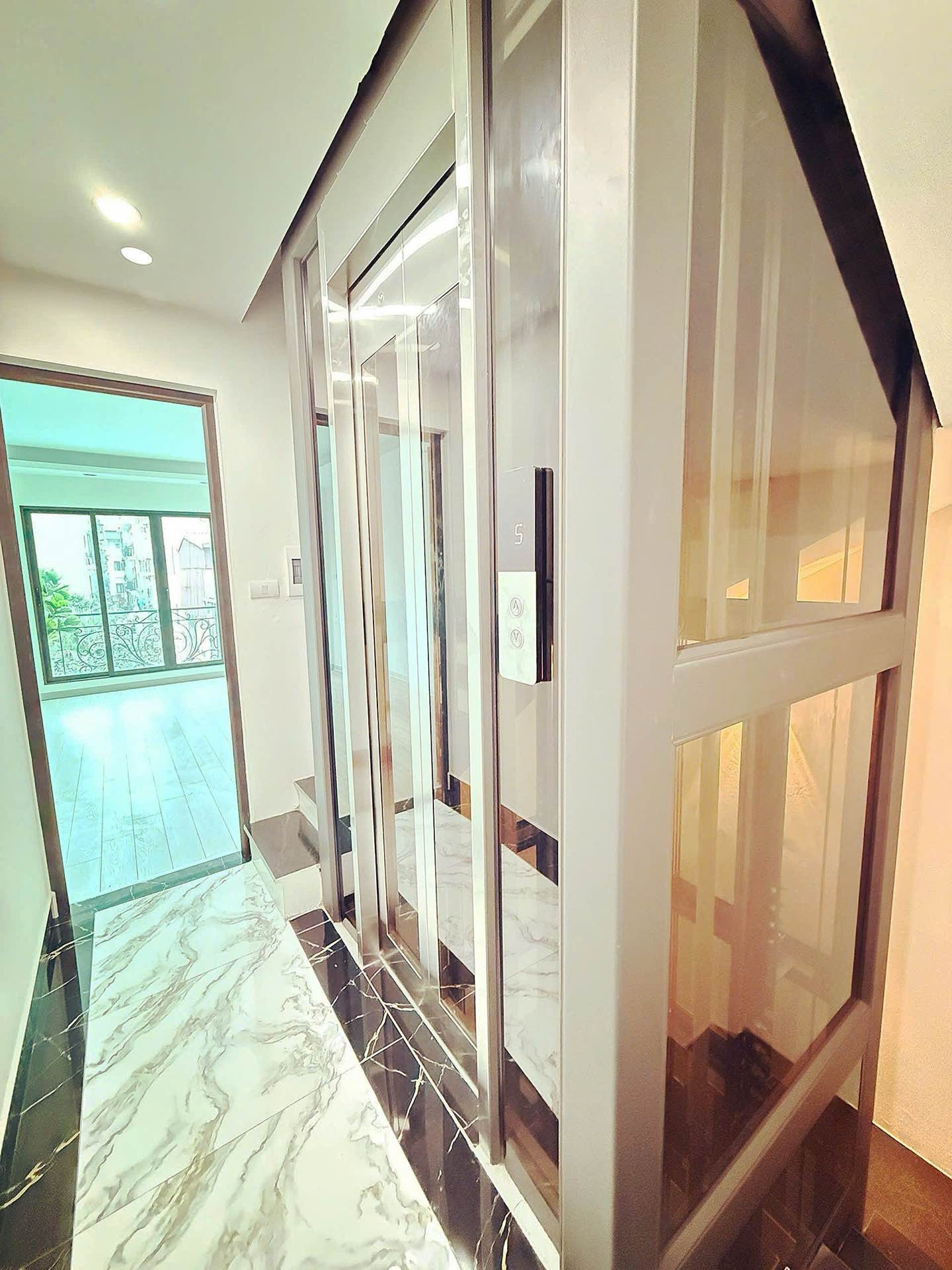 Bán nhà Giải Phóng - diện tích 32m2 6 tầng - thang máy - giá 8,9 tỷ