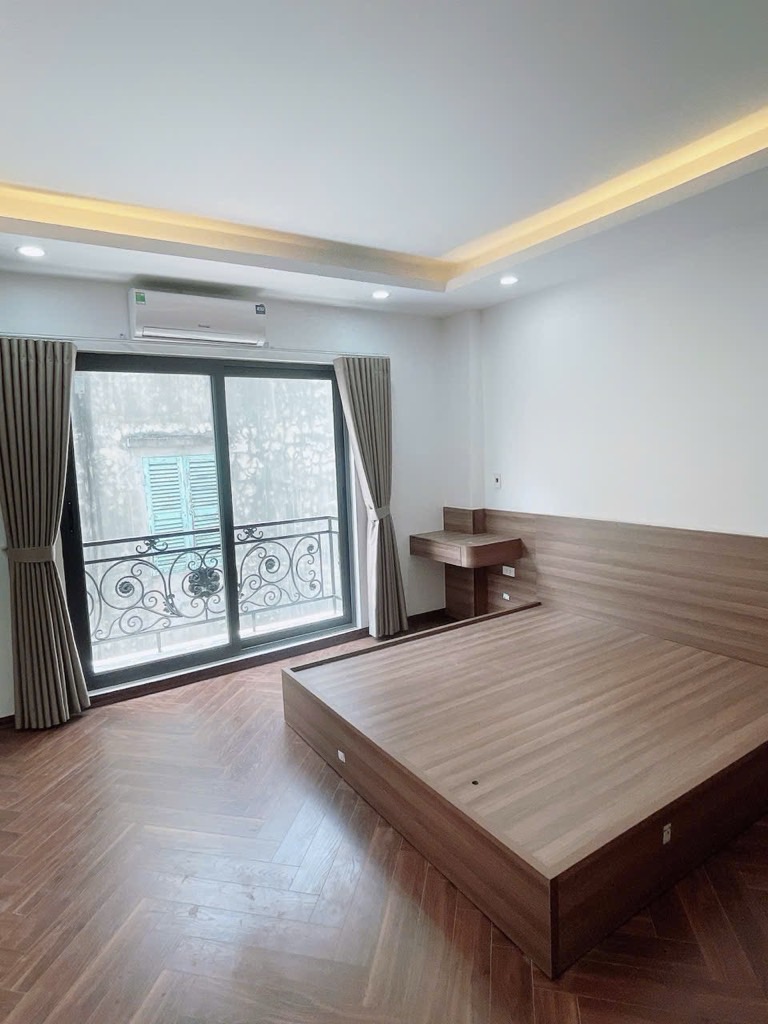 Bán nhà Nam Dư - diện tích 47m2 6 tầng - Thang máy - giá 9,6 tỷ