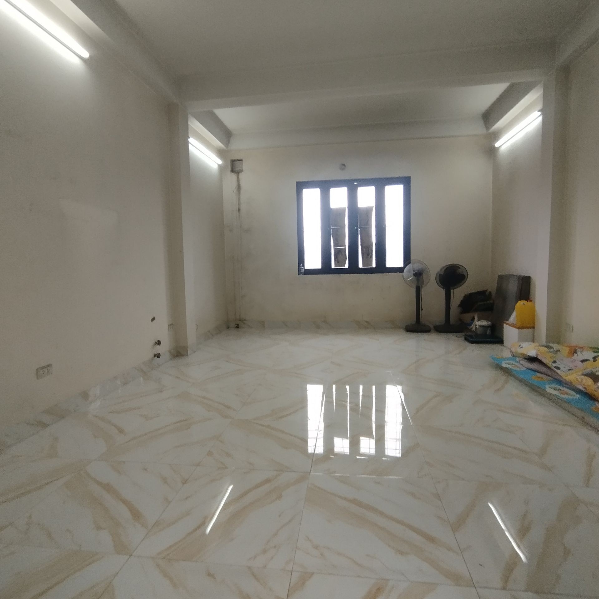 Bán nhà Ngõ 3 - diện tích 90m2 6 tầng - Thoáng trước, sau - giá 34 tỷ