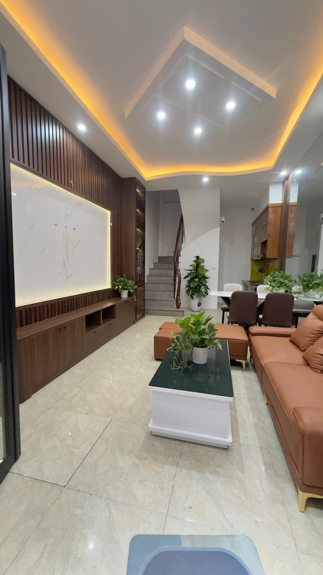 Bán nhà Định Công Thượng - diện tích 29m2 5 tầng - Lô góc hai thoáng - giá 7,99 tỷ