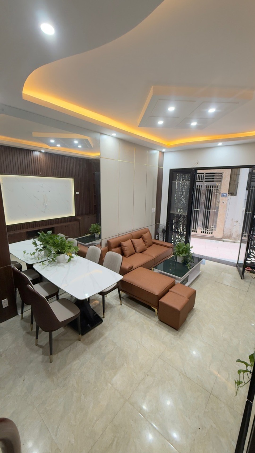 Bán nhà Định Công Thượng - diện tích 29m2 5 tầng - Lô góc hai thoáng - giá 7,99 tỷ