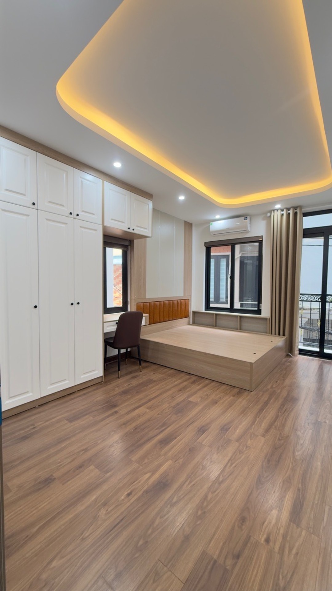 Bán nhà Định Công Thượng - diện tích 29m2 5 tầng - Lô góc hai thoáng - giá 7,99 tỷ