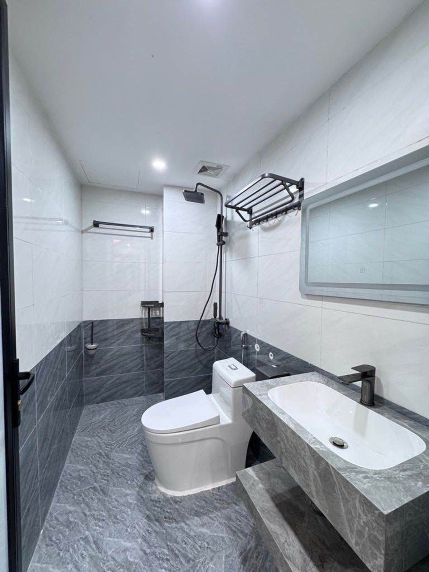 Bán nhà Định Công Thượng - diện tích 29m2 5 tầng - Lô góc hai thoáng - giá 7,99 tỷ