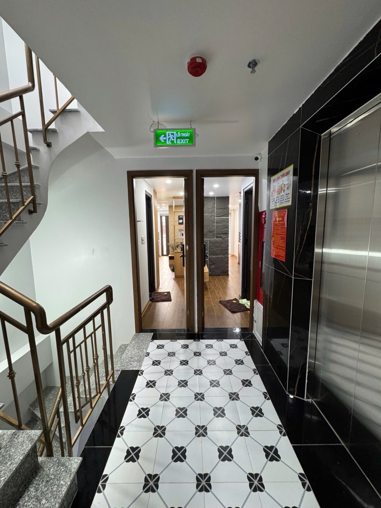 Bán nhà Vũ Ngọc Phan - diện tích 90m2 8 tầng - GARA Ô TÔ - KINH DOANH - 2 MẶT NGÕ - giá 41 tỷ