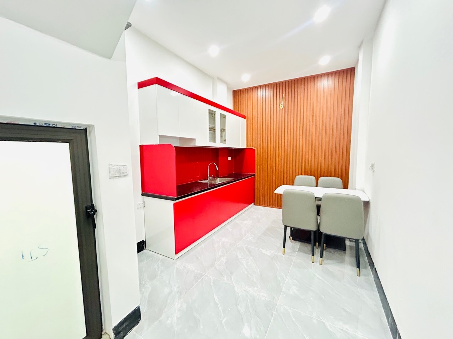 Bán nhà Hai Bà Trưng - diện tích 31m2 4 tầng - Nhà chưa sổ, nhiều tiện ích - giá 10,7 tỷ