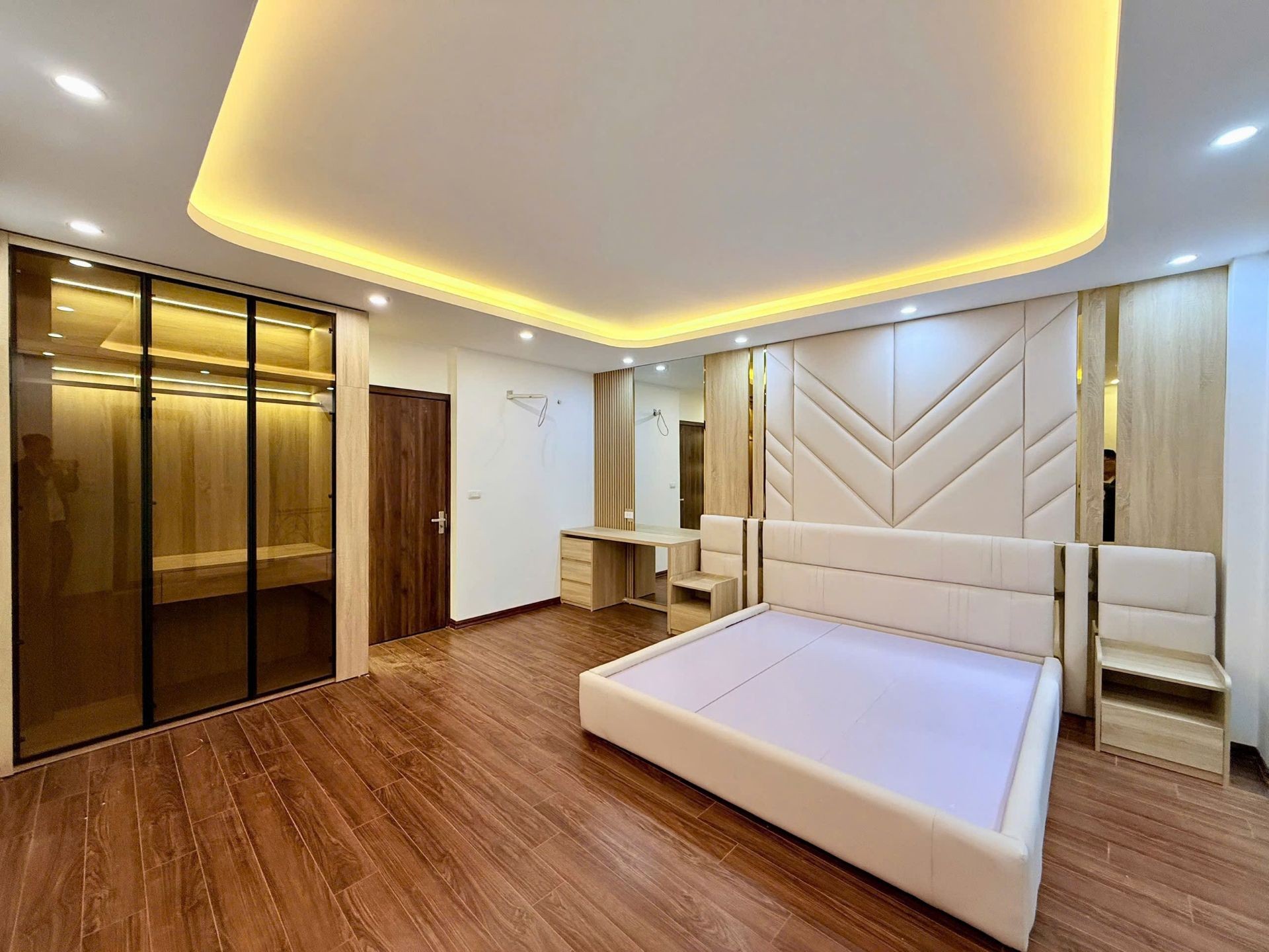Bán nhà Trương Định - diện tích 55m2 6 tầng - Ô TÔ QUA NHÀ - giá 10,8 tỷ