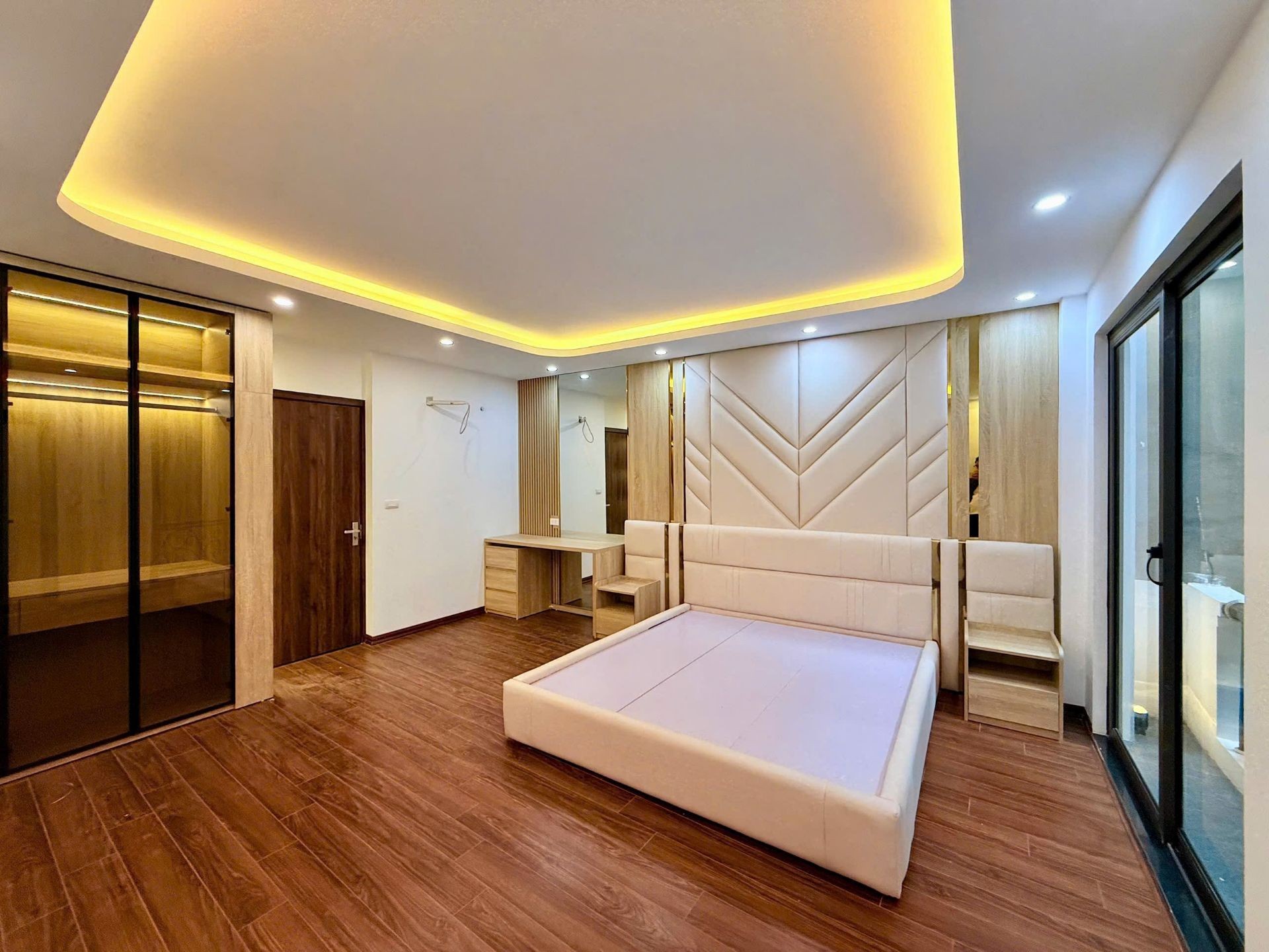 Bán nhà Trương Định - diện tích 55m2 6 tầng - Ô TÔ QUA NHÀ - giá 10,8 tỷ