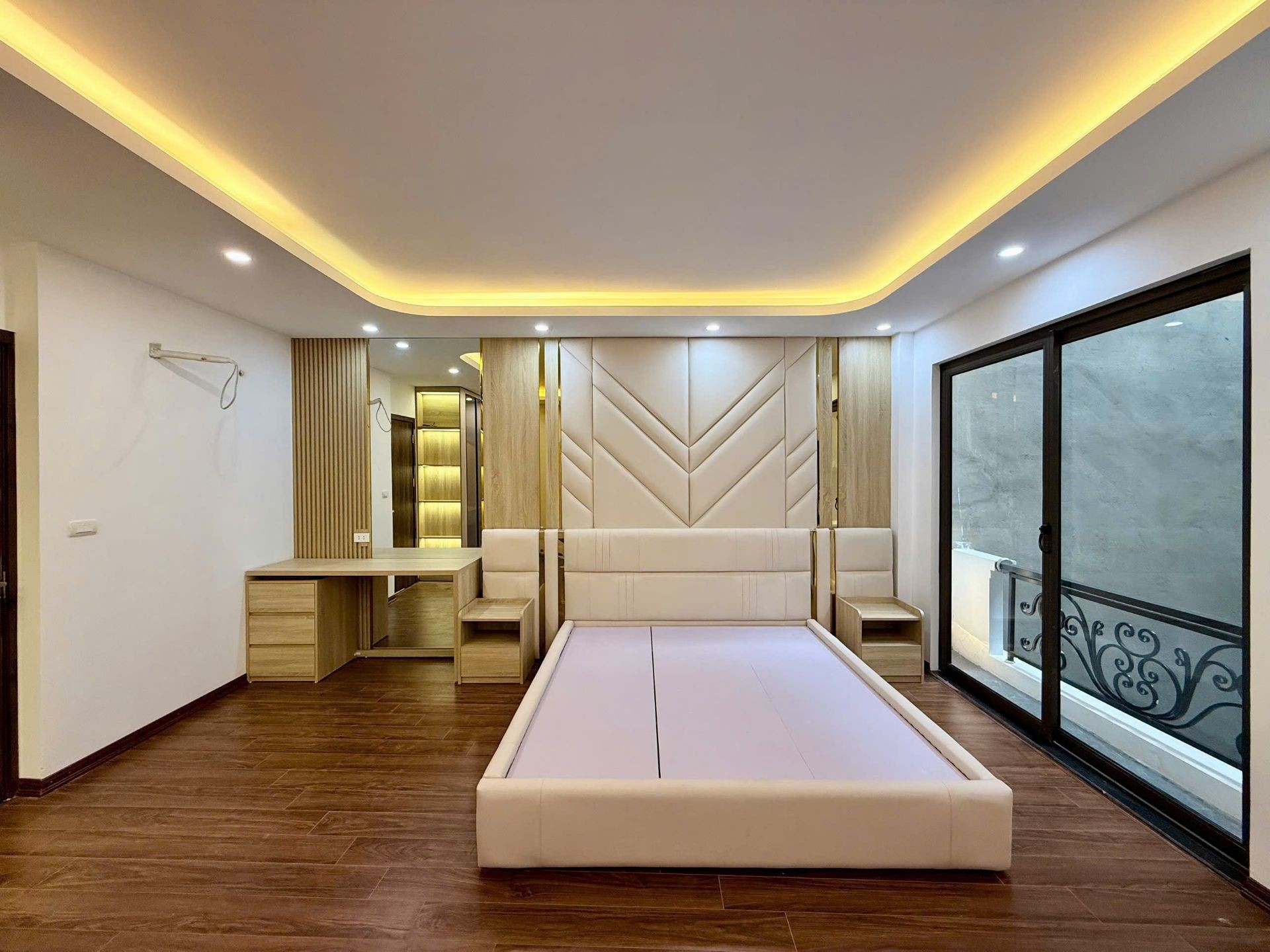 Bán nhà Trương Định - diện tích 55m2 6 tầng - Ô TÔ QUA NHÀ - giá 10,8 tỷ