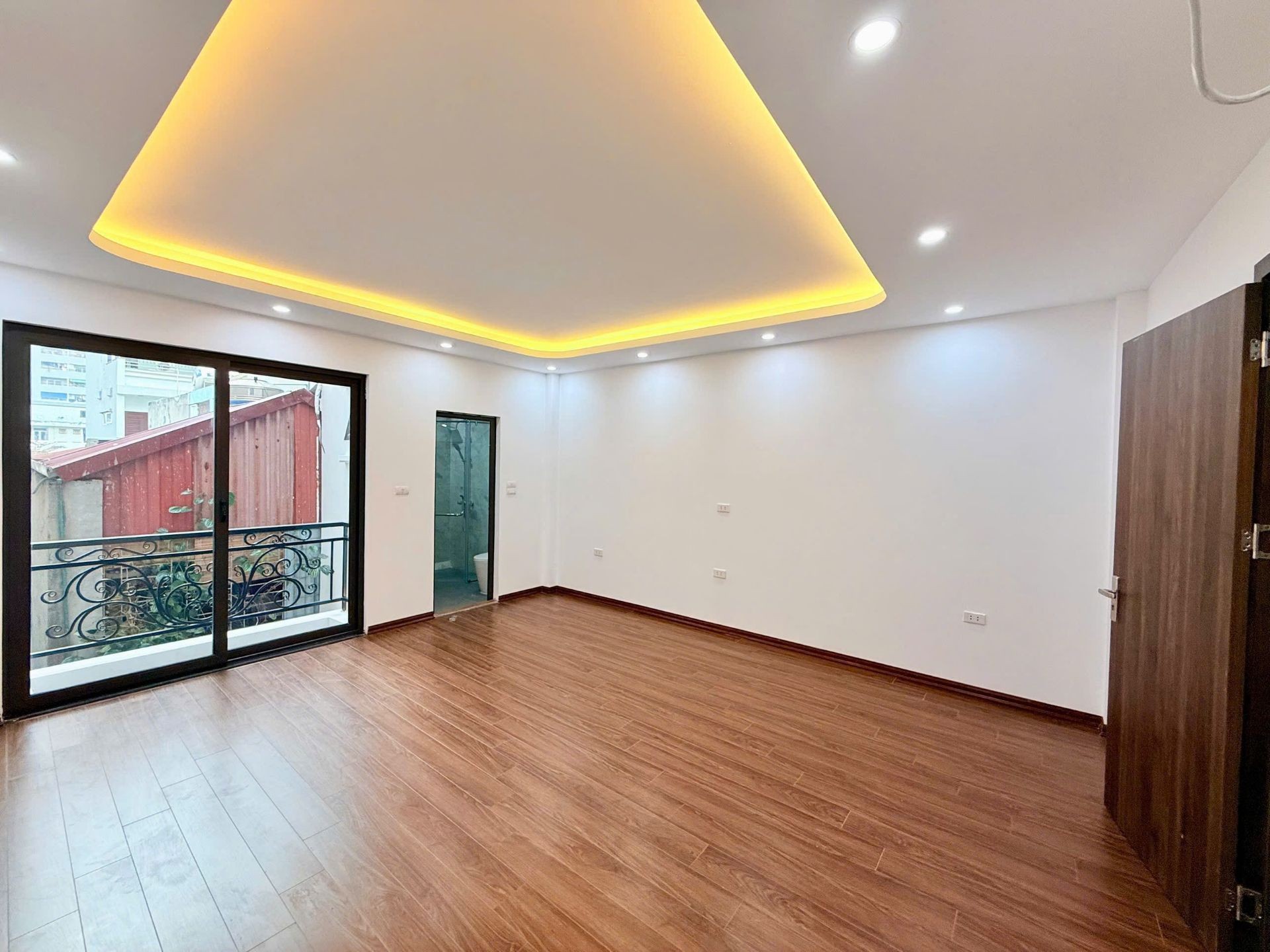 Bán nhà Trương Định - diện tích 55m2 6 tầng - Ô TÔ QUA NHÀ - giá 10,8 tỷ