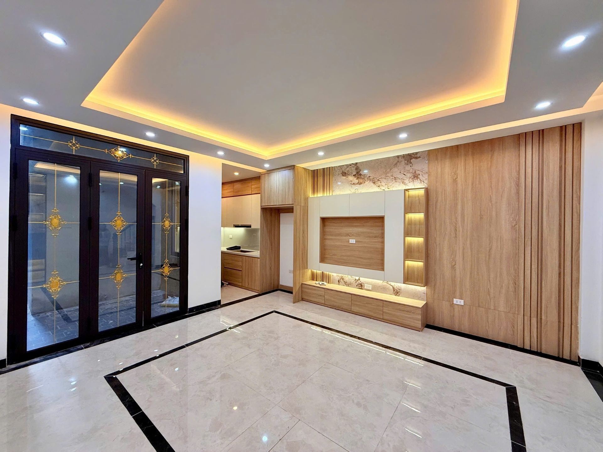 Bán nhà Trương Định - diện tích 55m2 6 tầng - Ô TÔ QUA NHÀ - giá 10,8 tỷ