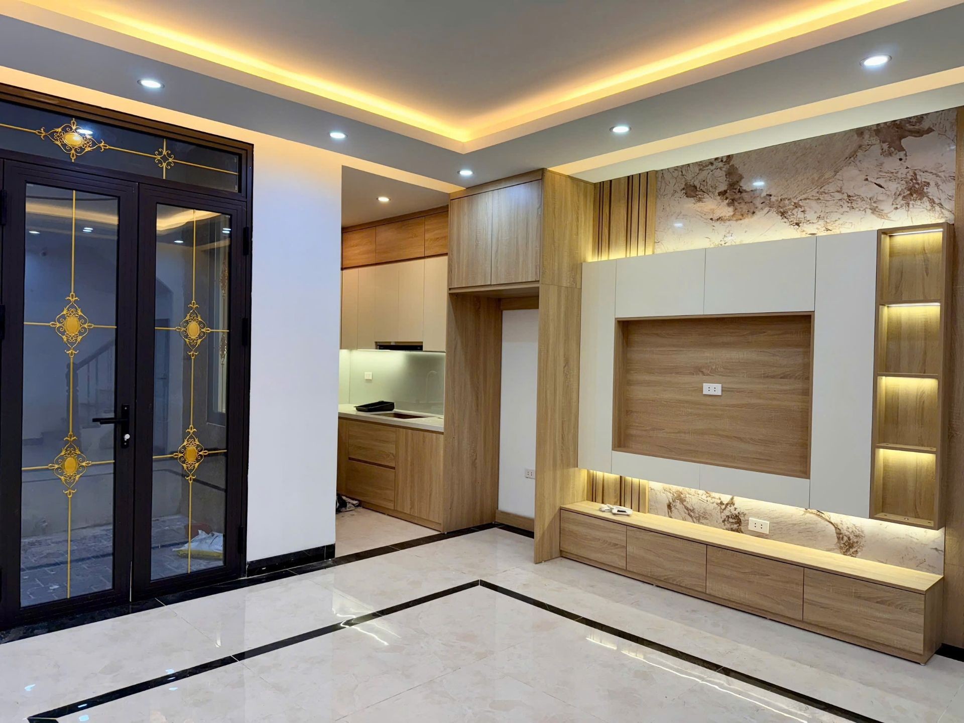 Bán nhà Trương Định - diện tích 55m2 6 tầng - Ô TÔ QUA NHÀ - giá 10,8 tỷ