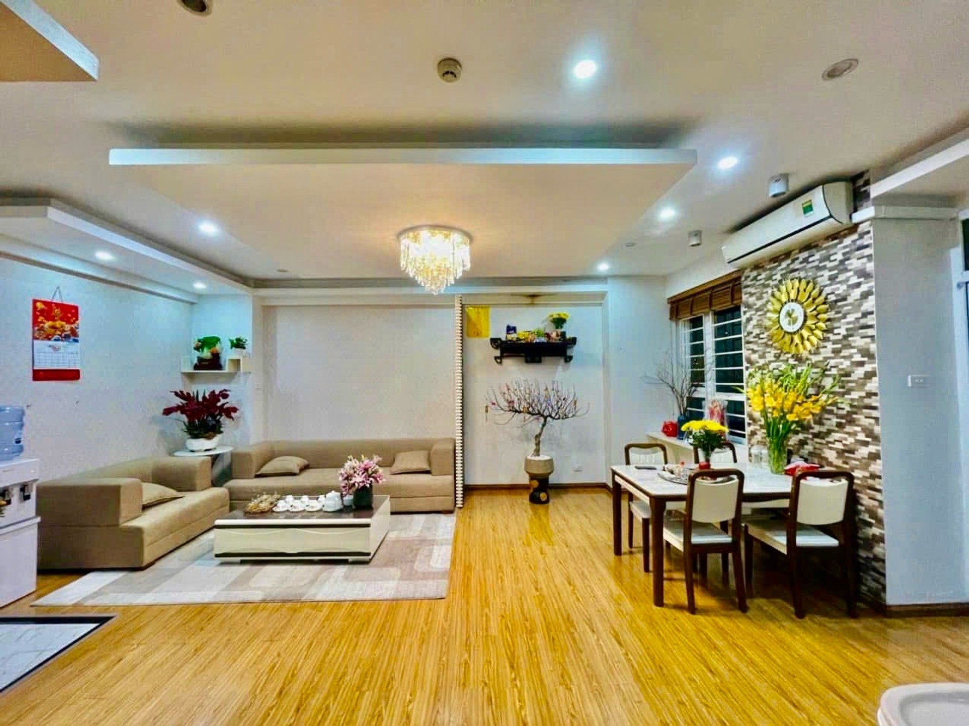 Bán nhà 183 Hoàng Văn Thái - diện tích 117m2 15 tầng - Căn hộ Lô góc 3 thoáng - giá 11,2 tỷ