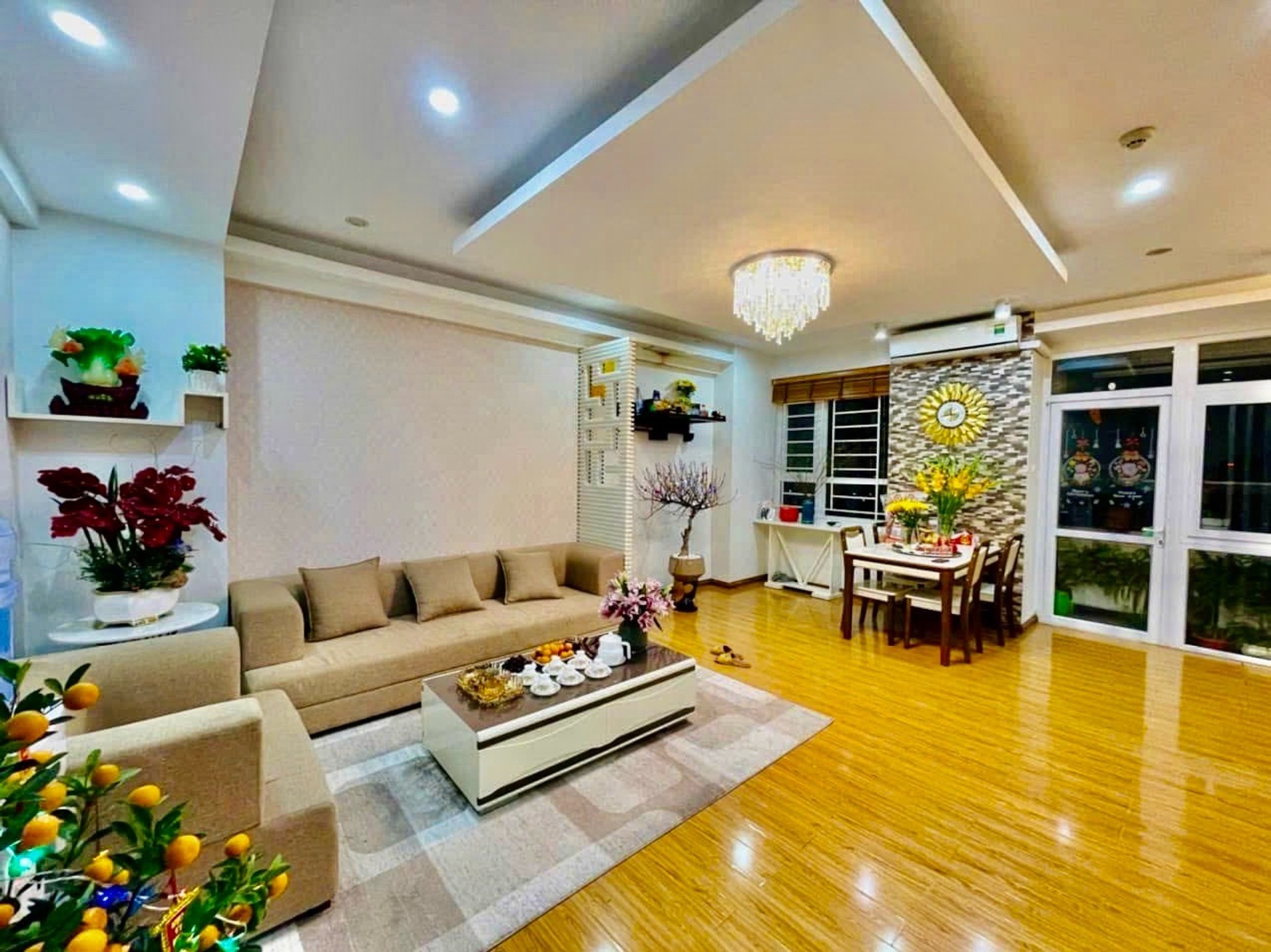 Bán nhà 183 Hoàng Văn Thái - diện tích 117m2 15 tầng - Căn hộ Lô góc 3 thoáng - giá 11,2 tỷ