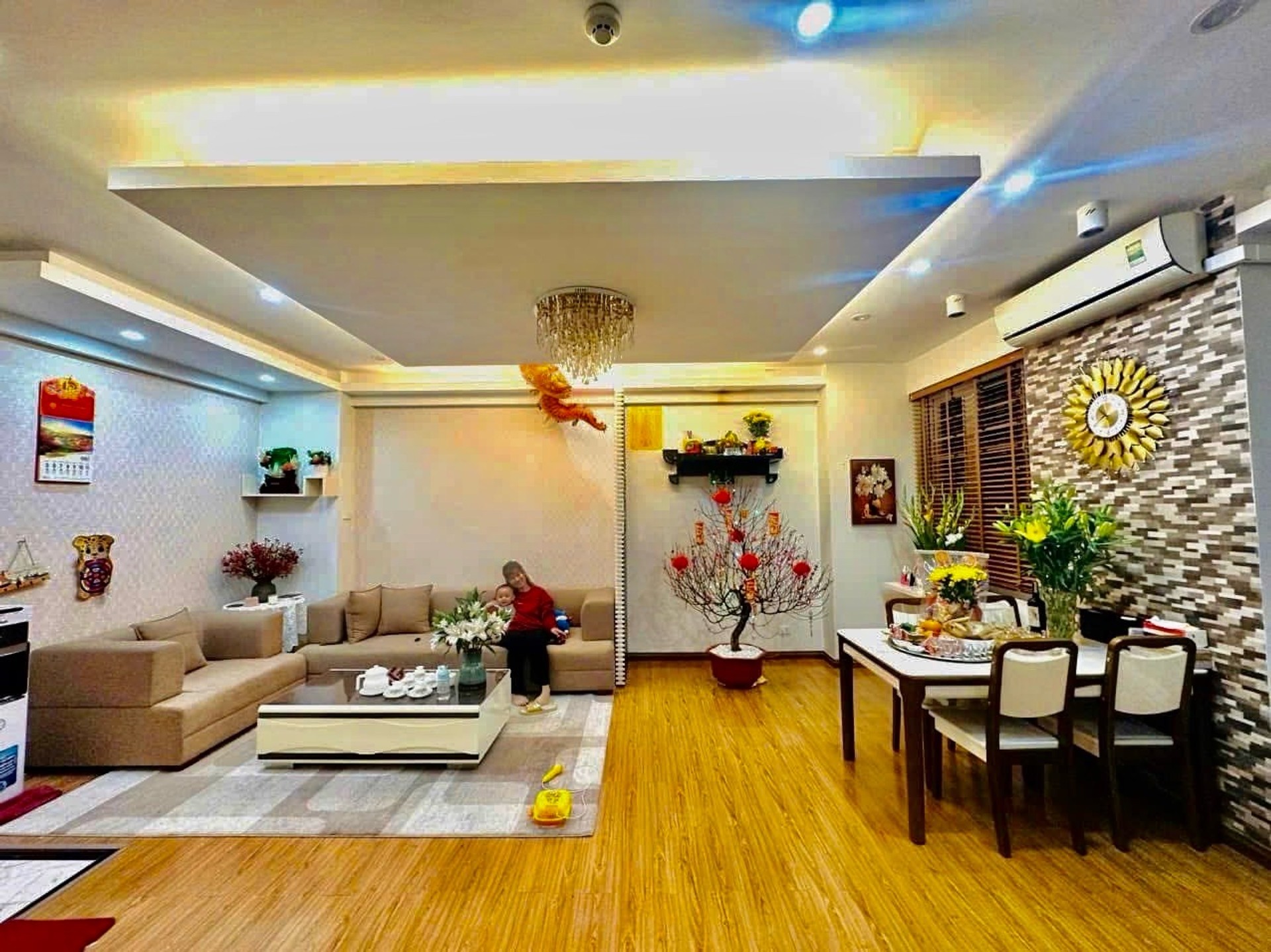 Bán nhà 183 Hoàng Văn Thái - diện tích 117m2 15 tầng - Căn hộ Lô góc 3 thoáng - giá 11,2 tỷ
