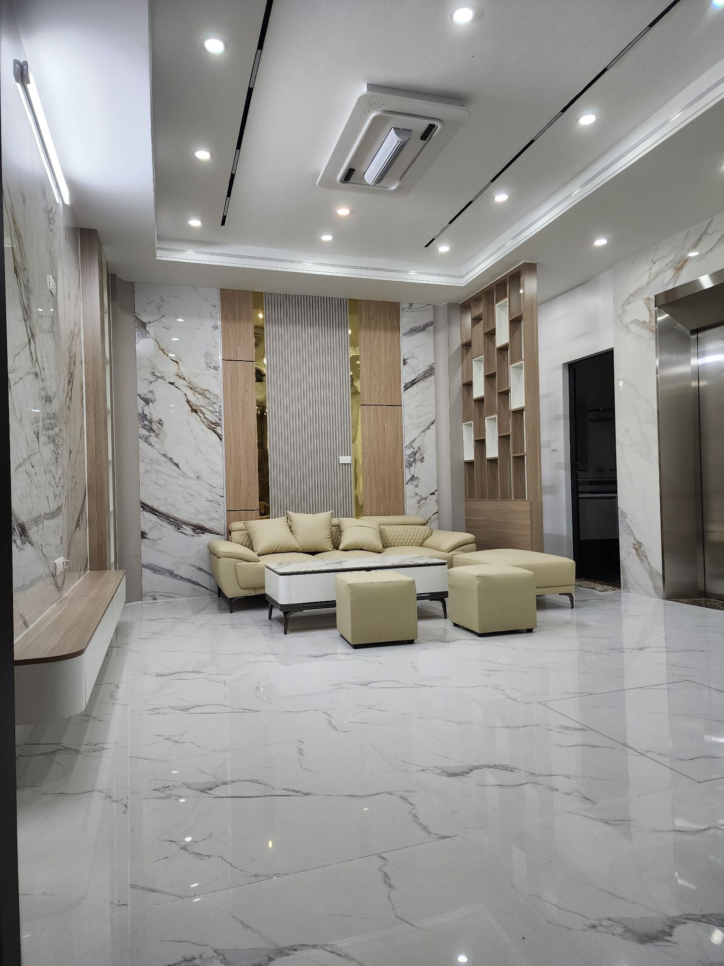 Bán nhà Thanh Nhàn - diện tích 41m2 6 tầng - Nhà xây mới có GPXD - giá 15,6 tỷ