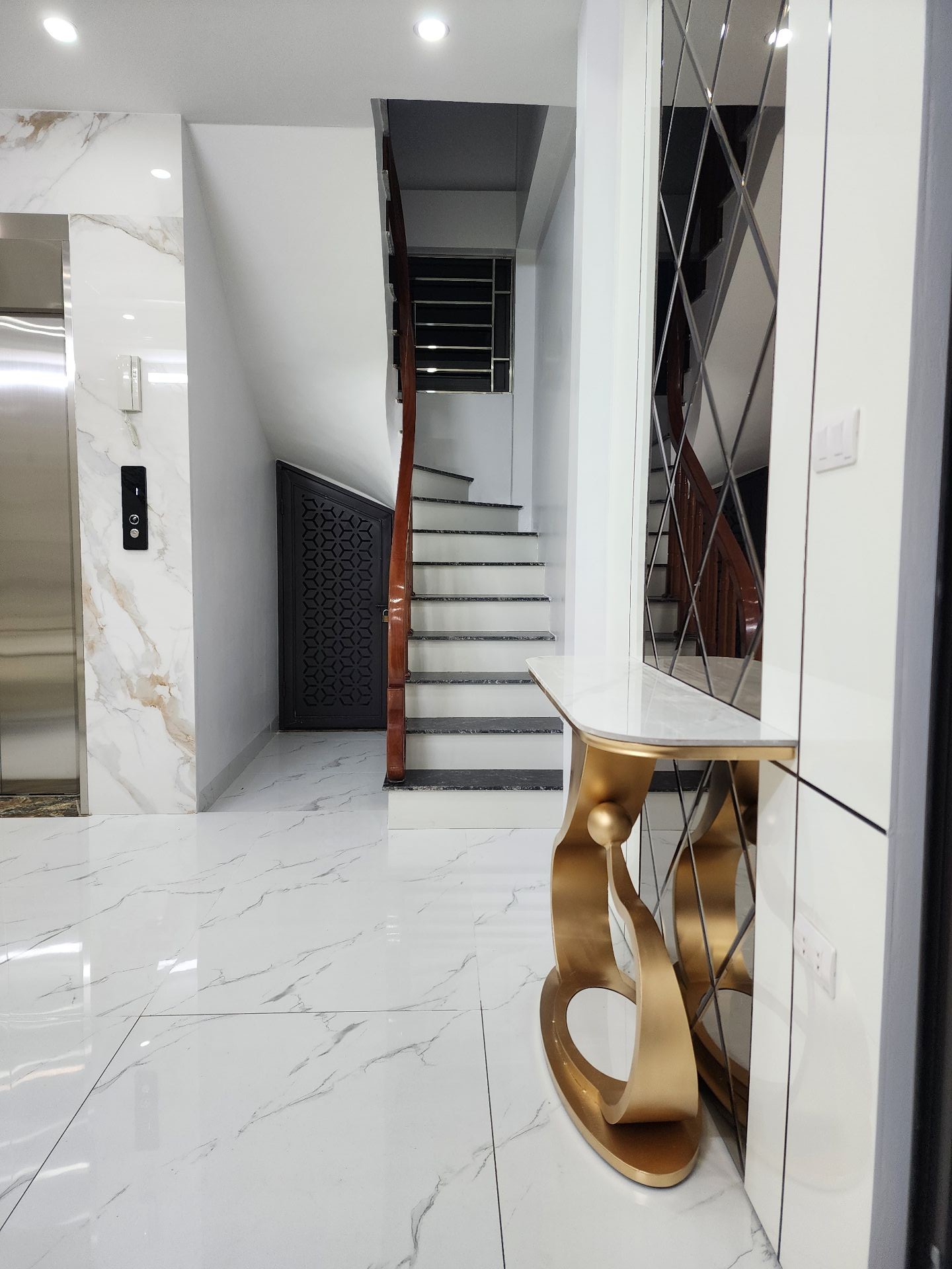 Bán nhà Thanh Nhàn - diện tích 41m2 6 tầng - Nhà xây mới có GPXD - giá 15,6 tỷ