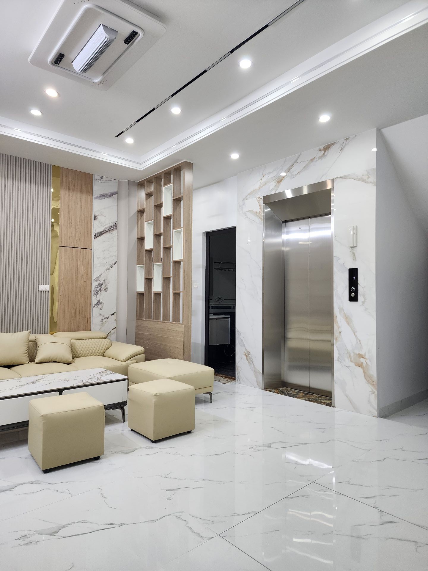 Bán nhà Thanh Nhàn - diện tích 41m2 6 tầng - Nhà xây mới có GPXD - giá 15,6 tỷ