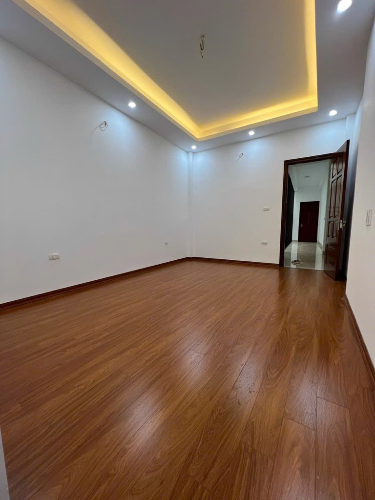 Bán nhà Dương Văn Bé - diện tích 107m2 5 tầng - ô tô tránh - giá 25,8 tỷ