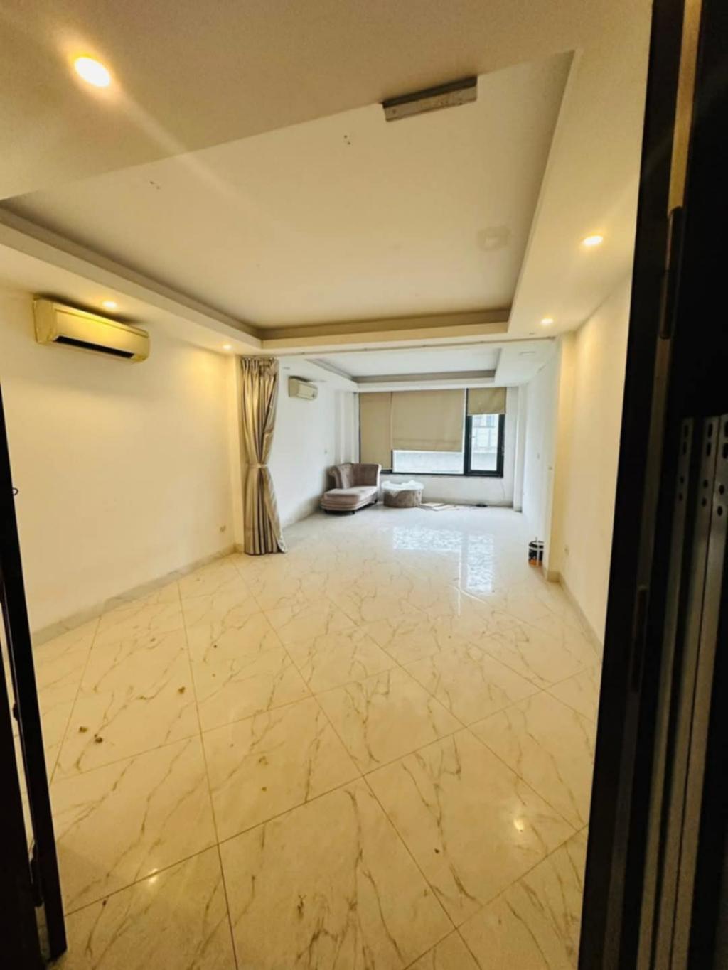 Bán nhà Hào Nam - diện tích 58m2 5 tầng - Mặt phố - giá 37,5 tỷ