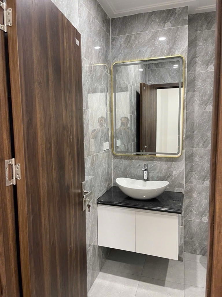 Bán nhà Giáp Bát - diện tích 51m2 6 tầng - Cực phẩm thang máy mặt phố kinh doanh - giá 22,9 tỷ