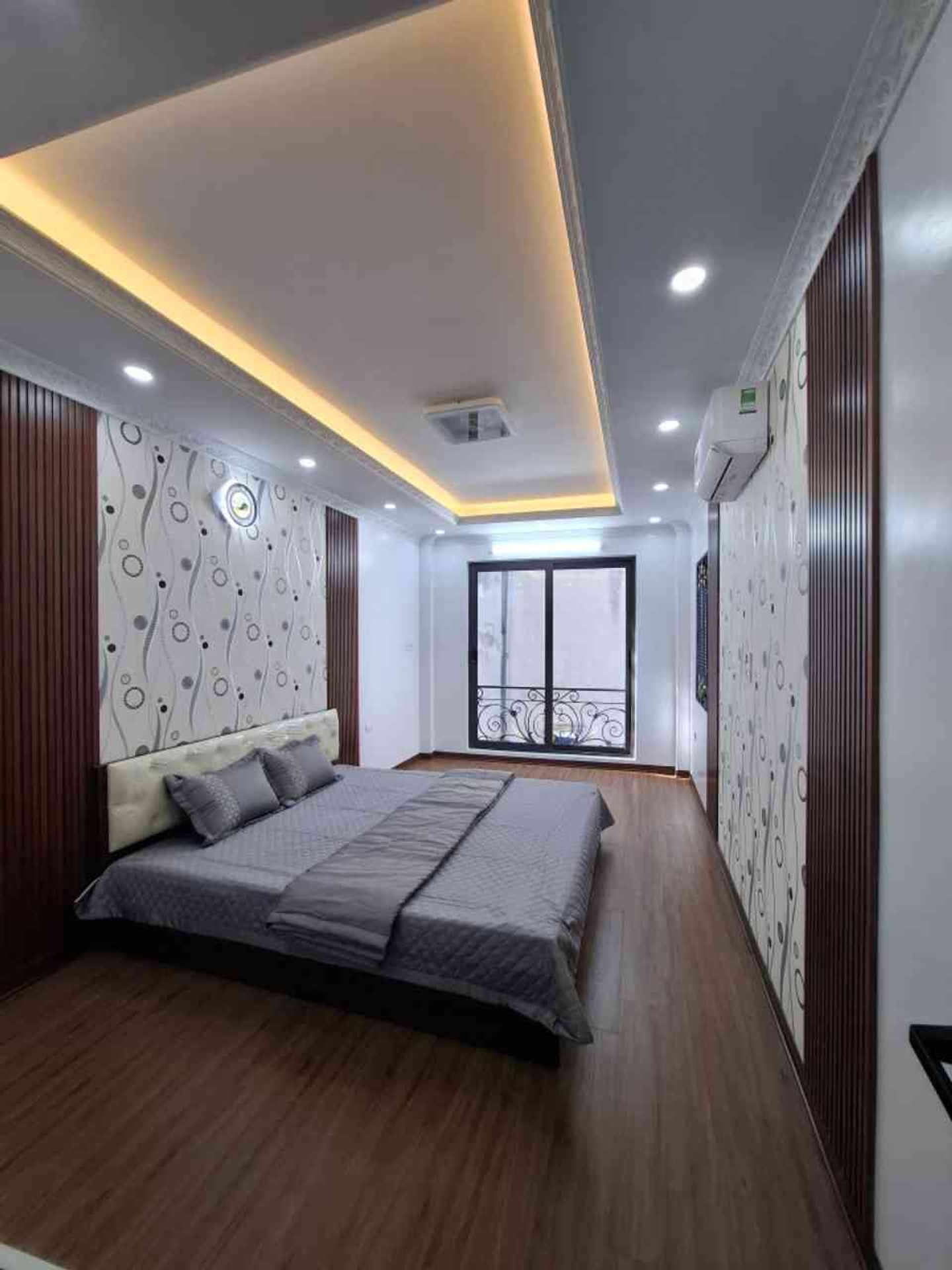 Bán nhà Thanh Lân - diện tích 30m2 5 tầng - Nhà mới kính kong, gần ô tô tránh - giá 8,6 tỷ
