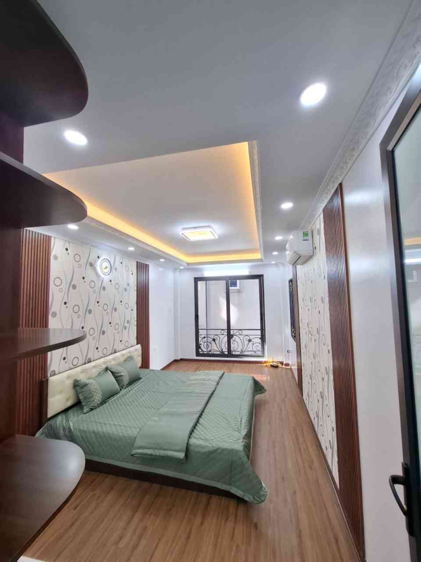 Bán nhà Thanh Lân - diện tích 30m2 5 tầng - Nhà mới kính kong, gần ô tô tránh - giá 8,6 tỷ
