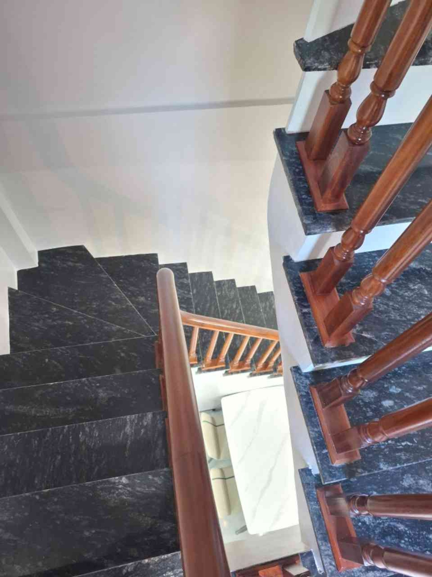 Bán nhà Thanh Lân - diện tích 30m2 5 tầng - Nhà mới kính kong, gần ô tô tránh - giá 8,6 tỷ