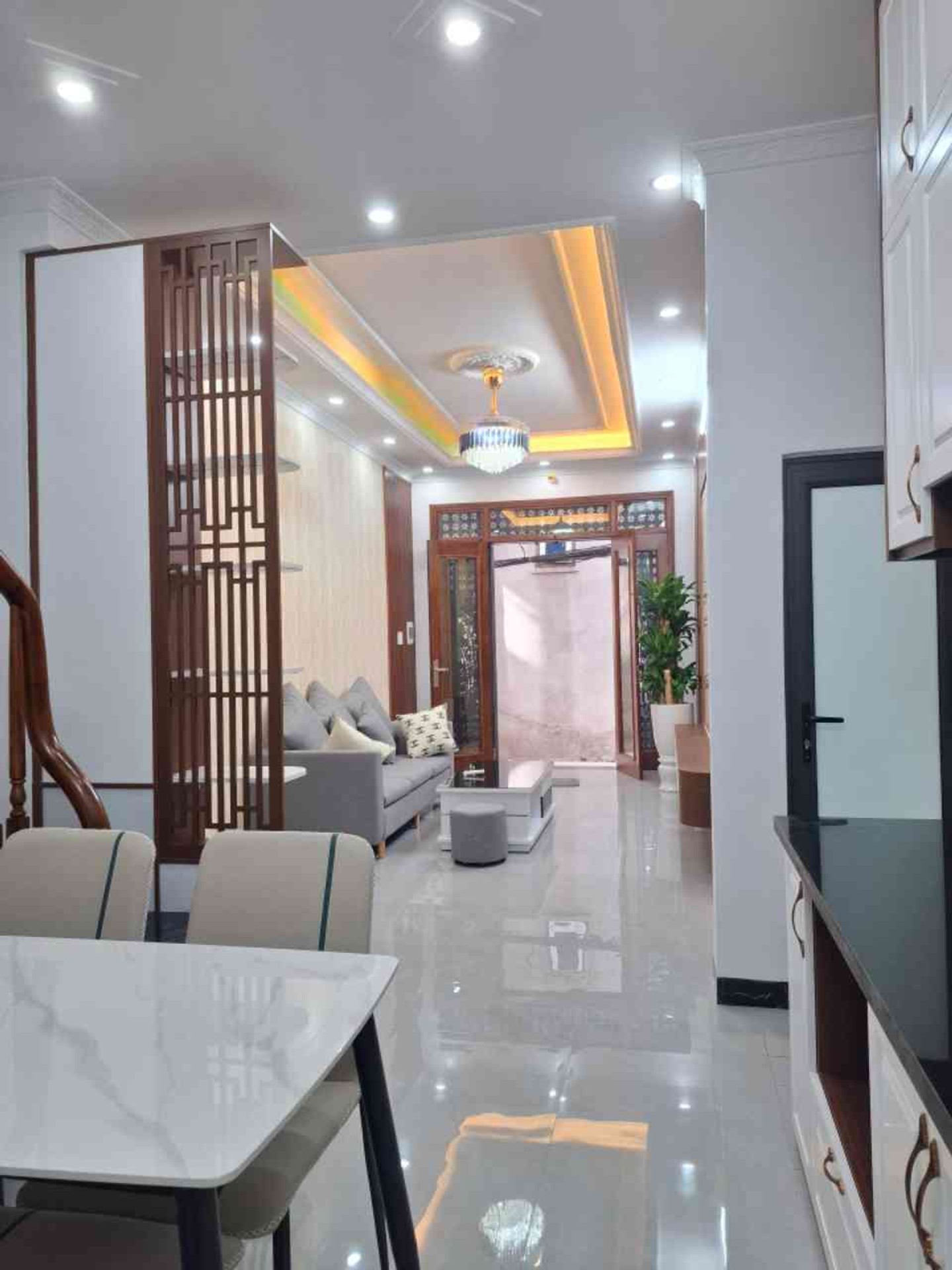 Bán nhà Thanh Lân - diện tích 30m2 5 tầng - Nhà mới kính kong, gần ô tô tránh - giá 8,6 tỷ