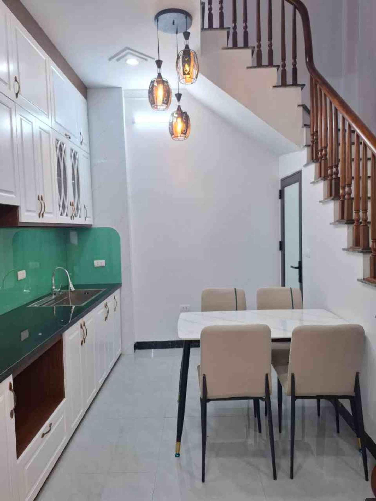 Bán nhà Thanh Lân - diện tích 30m2 5 tầng - Nhà mới kính kong, gần ô tô tránh - giá 8,6 tỷ