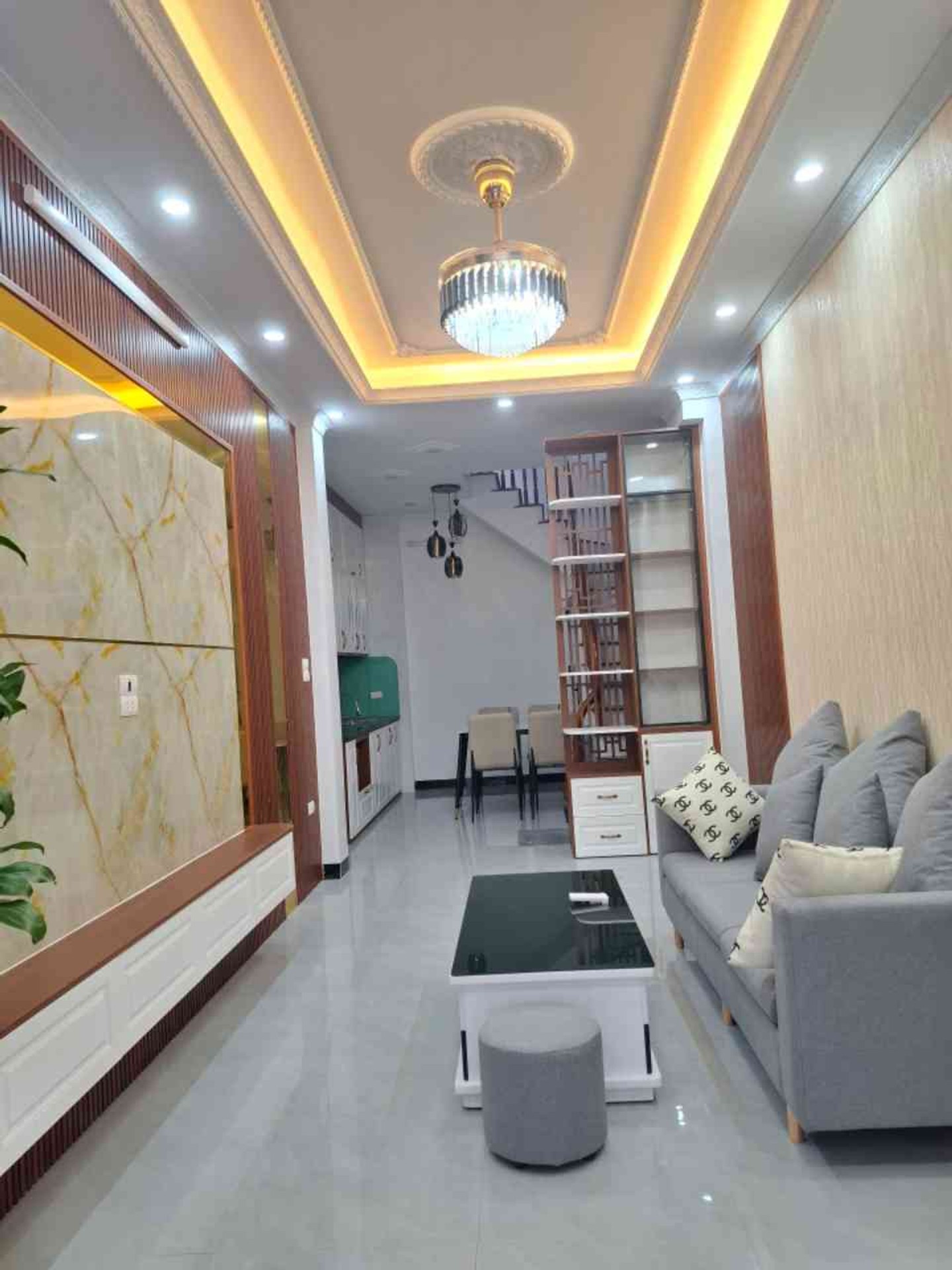 Bán nhà Thanh Lân - diện tích 30m2 5 tầng - Nhà mới kính kong, gần ô tô tránh - giá 8,6 tỷ