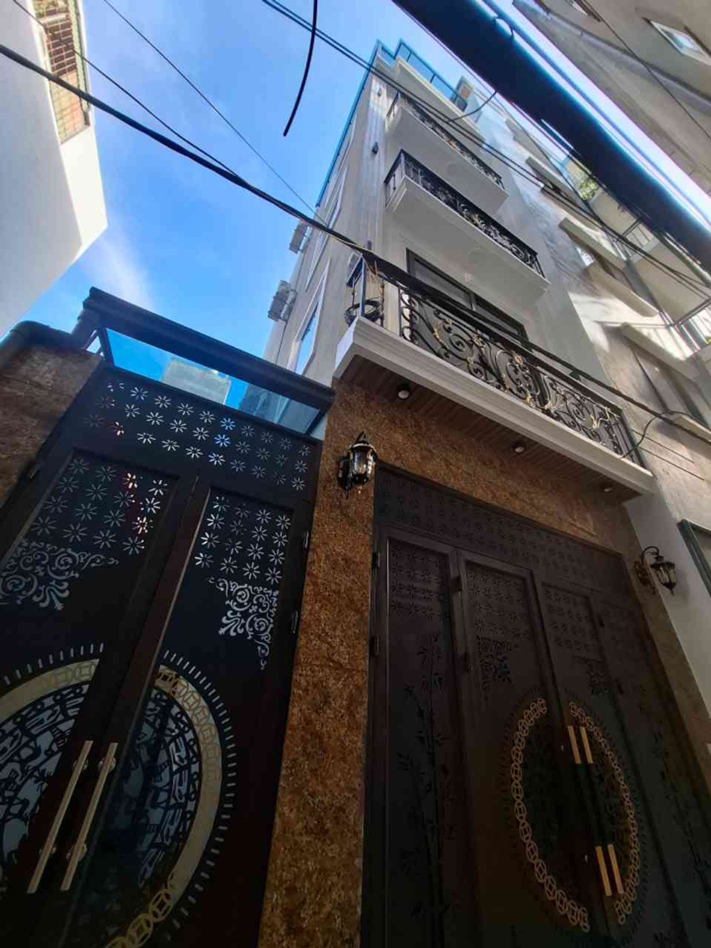 Bán nhà Thanh Lân - diện tích 30m2 5 tầng - Nhà mới kính kong, gần ô tô tránh - giá 8,6 tỷ
