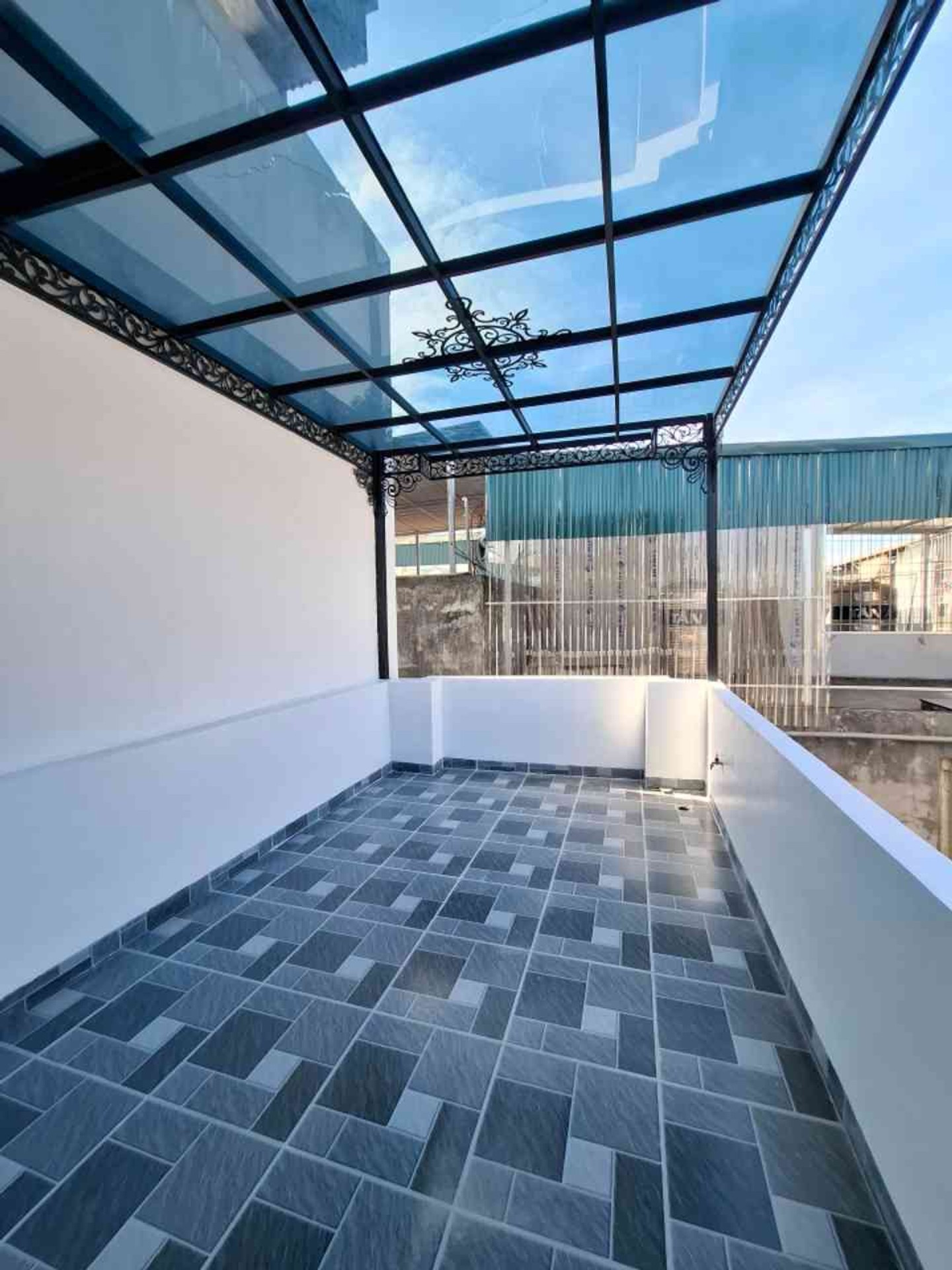 Bán nhà Thanh Lân - diện tích 30m2 5 tầng - Nhà mới kính kong, gần ô tô tránh - giá 8,6 tỷ