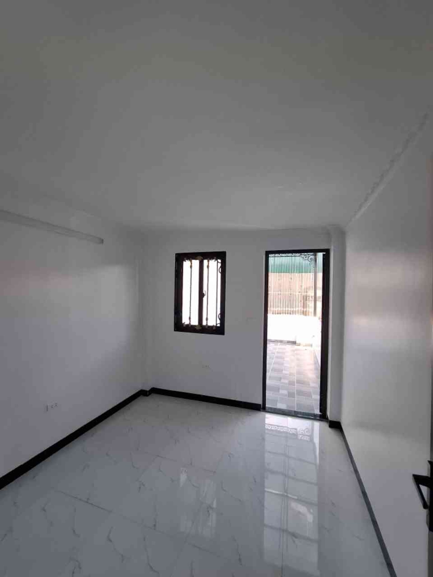 Bán nhà Thanh Lân - diện tích 30m2 5 tầng - Nhà mới kính kong, gần ô tô tránh - giá 8,6 tỷ