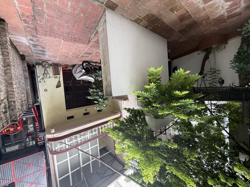 Bán nhà Kim Mã - diện tích 134m2 4 tầng - Mảnh đất đẹp cách mặt phố 10m - giá 40 tỷ