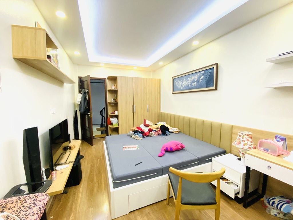 Bán nhà Định Công - diện tích 30m2 5 tầng - Nhà dân đẹp như mới - giá 8,5 tỷ