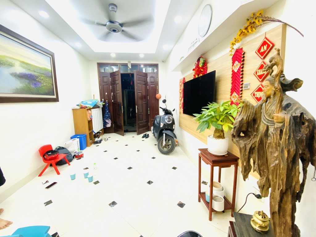 Bán nhà Định Công - diện tích 30m2 5 tầng - Nhà dân đẹp như mới - giá 8,5 tỷ