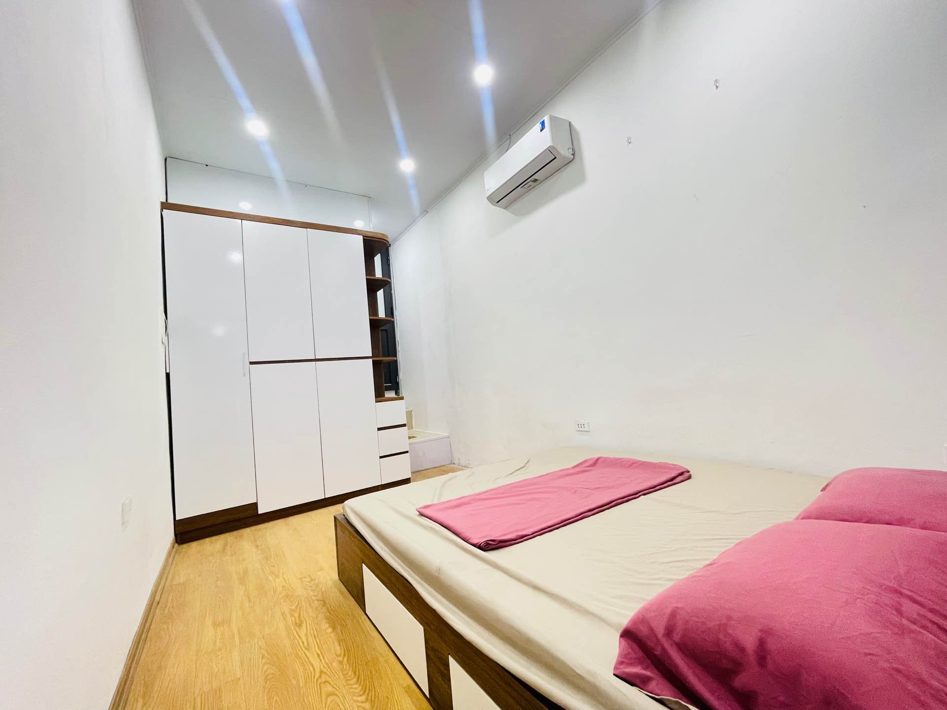 Bán nhà Hồng Mai - diện tích 60m2 2 tầng - Ô tô đỗ sát chân cầu thang - giá 3,5 tỷ
