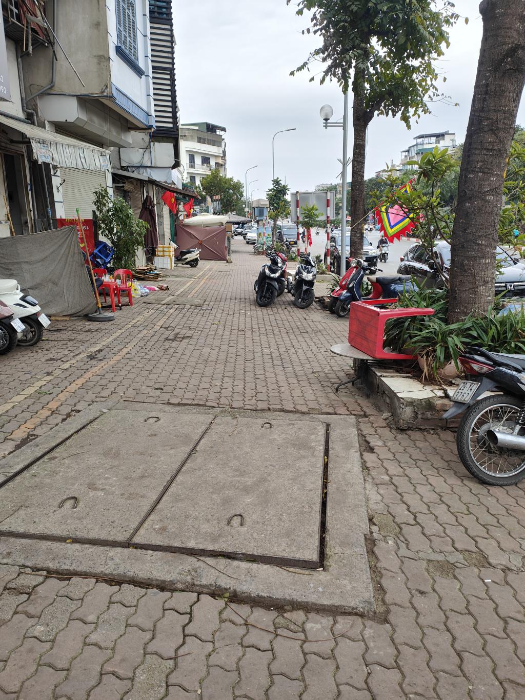 Bán nhà Trần Khát Chân - diện tích 105m2 1 tầng - Mặt phố lớn - giá 36 tỷ