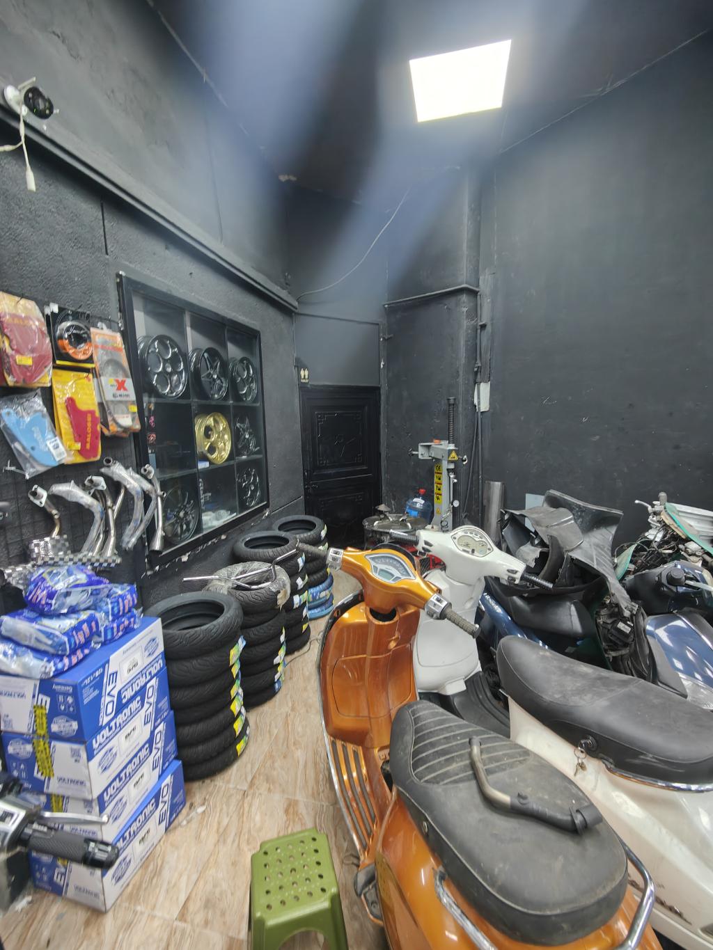 Bán nhà Trần Khát Chân - diện tích 105m2 1 tầng - Mặt phố lớn - giá 36 tỷ