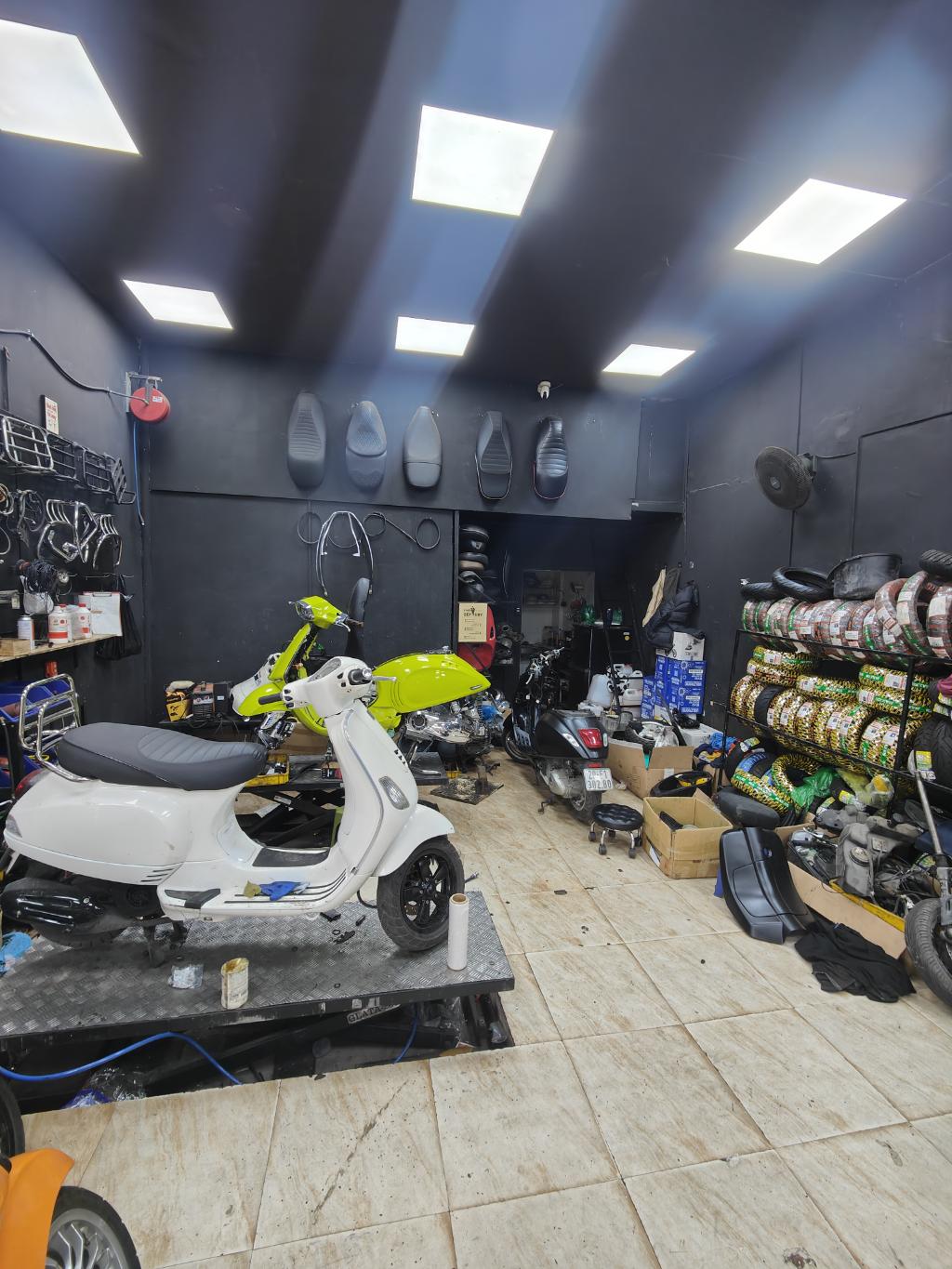 Bán nhà Trần Khát Chân - diện tích 105m2 1 tầng - Mặt phố lớn - giá 36 tỷ