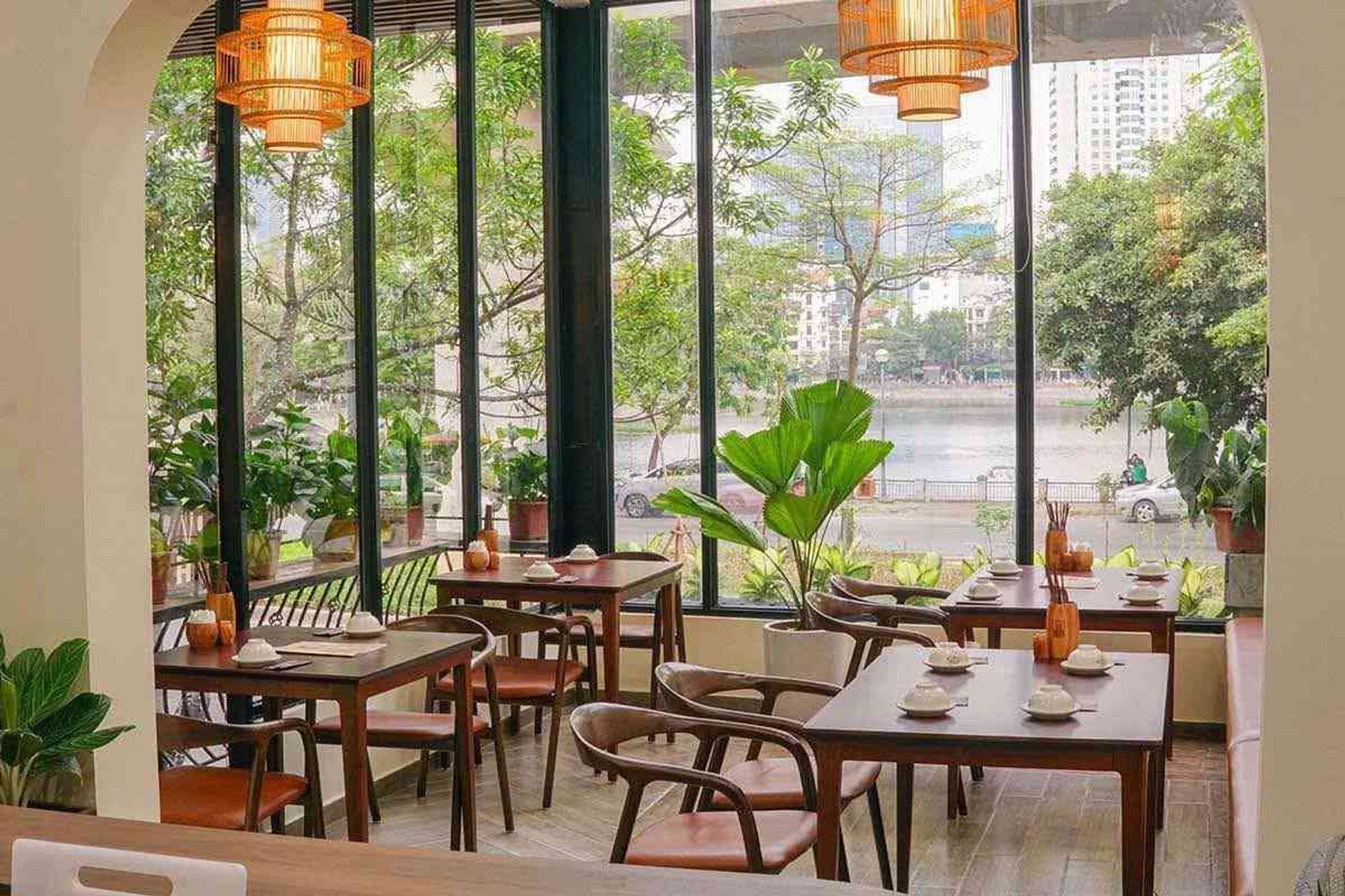 Bán nhà Hoàng Cầu - diện tích 237m2 3 tầng - mặt tiền 8,3m - giá 183 tỷ