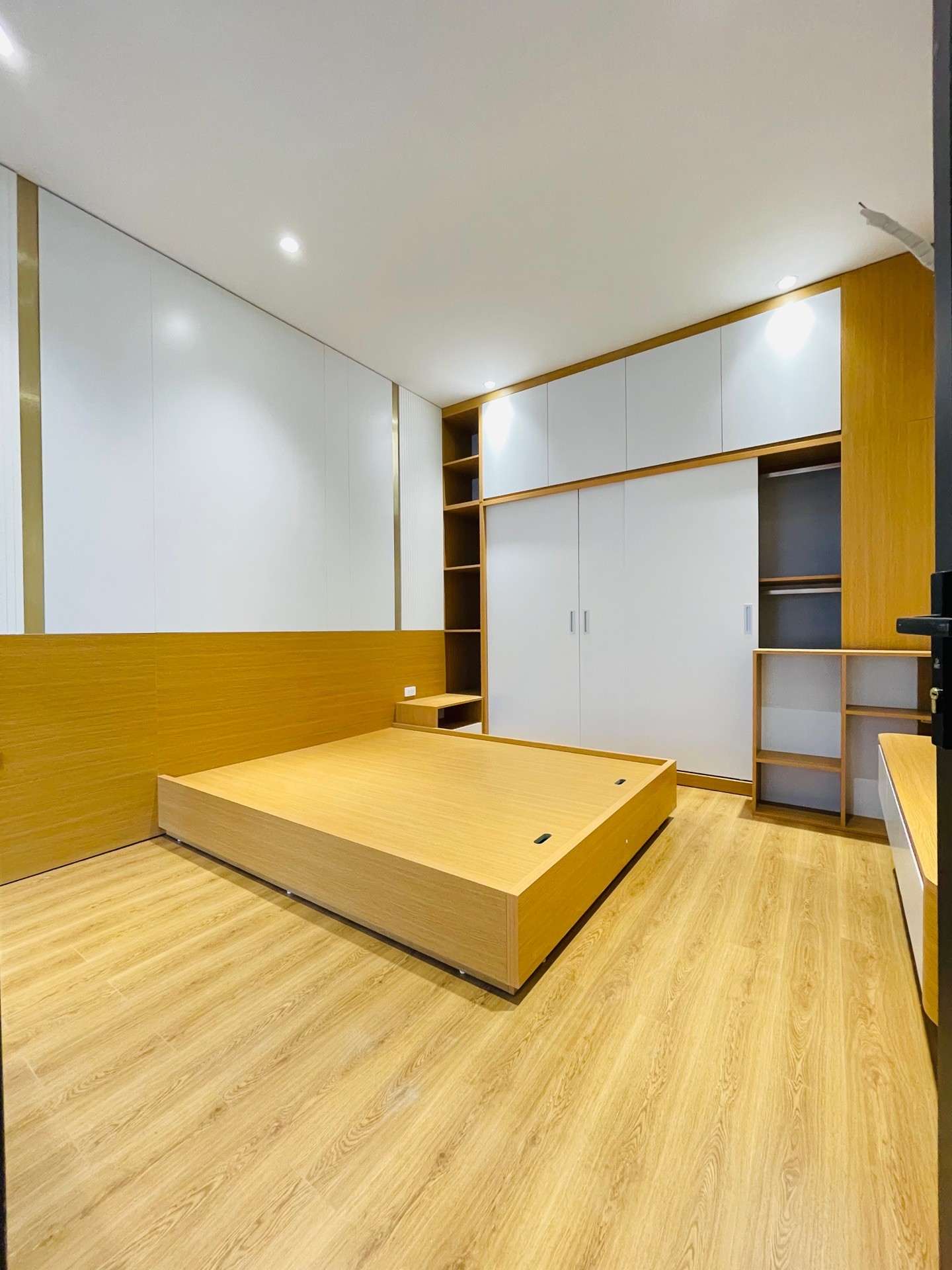 Bán nhà Minh Khai - diện tích 64m2 6 tầng - Thang máy, cho thuê ổn định - giá 15,98 tỷ