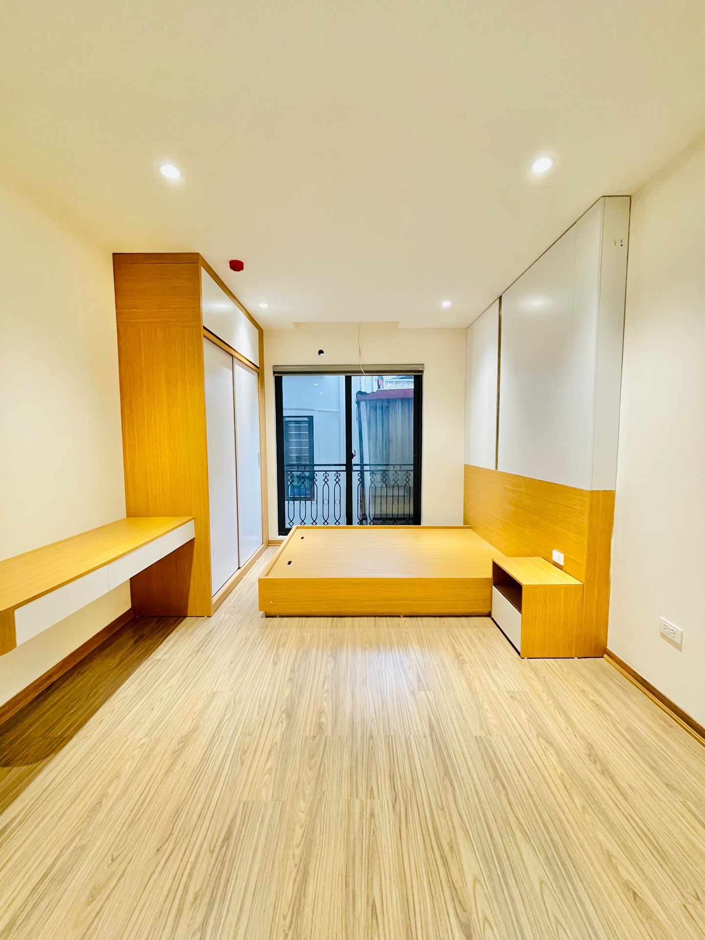 Bán nhà Minh Khai - diện tích 64m2 6 tầng - Thang máy, cho thuê ổn định - giá 15,98 tỷ