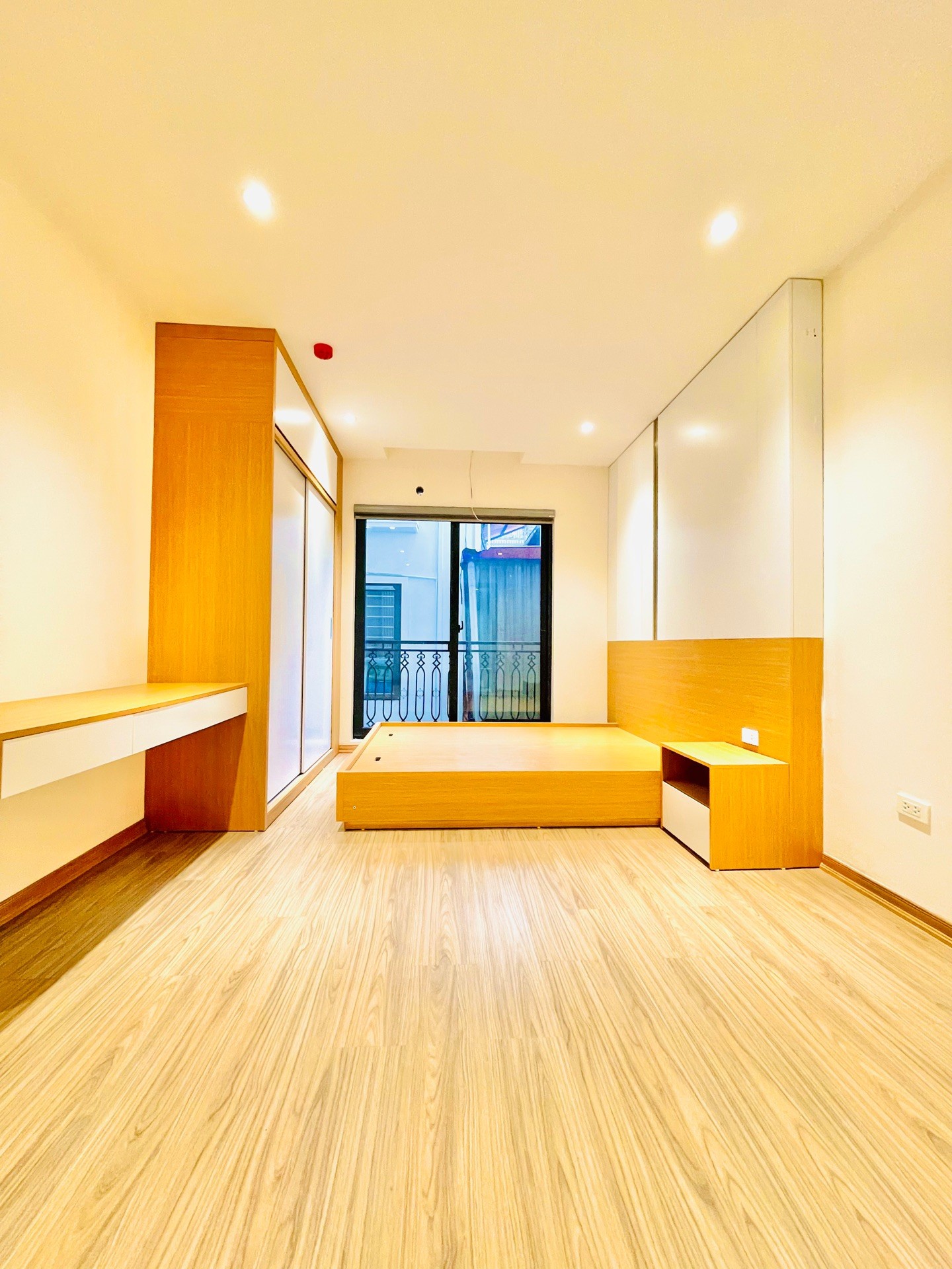 Bán nhà Minh Khai - diện tích 64m2 6 tầng - Thang máy, cho thuê ổn định - giá 15,98 tỷ