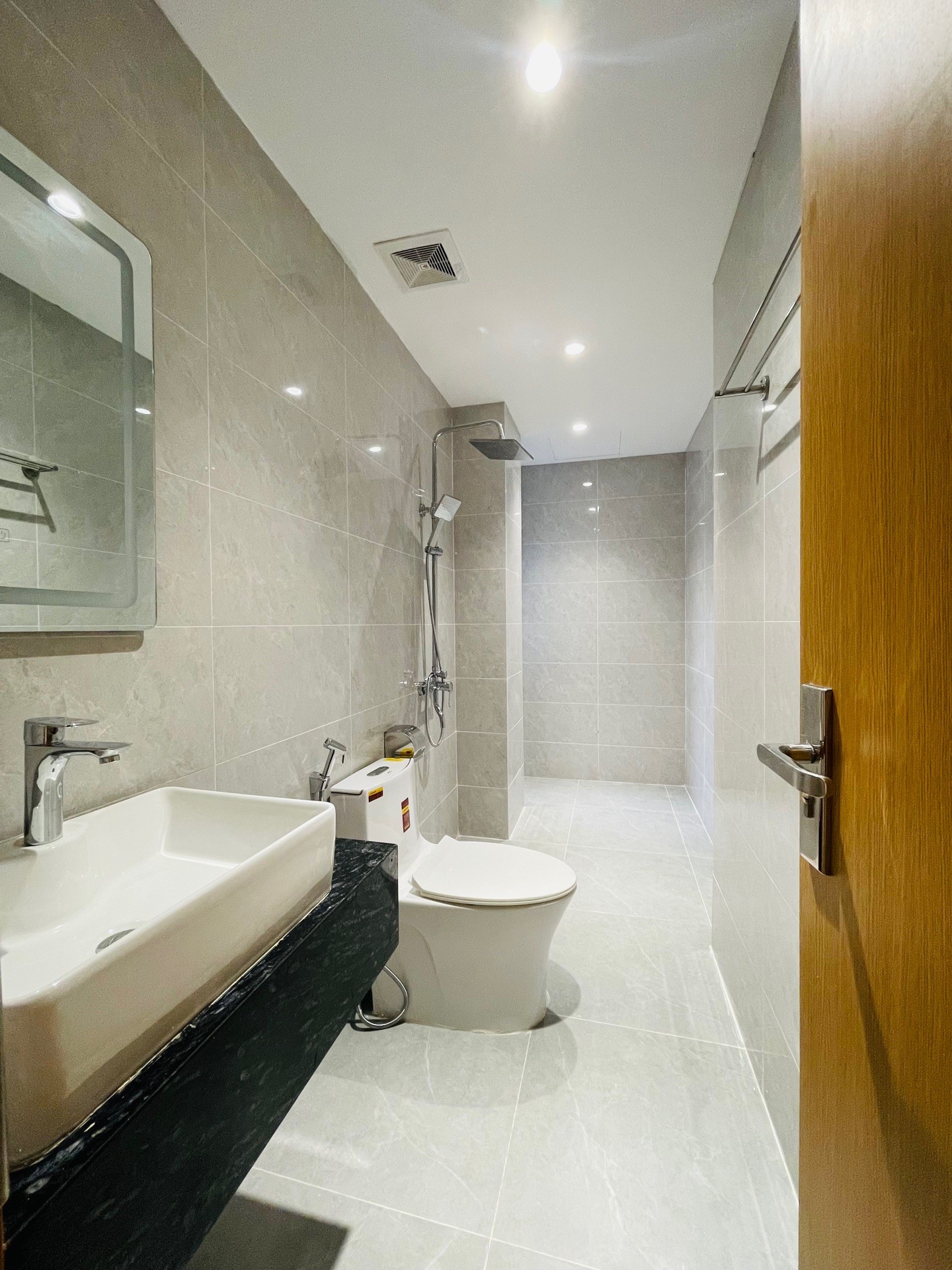 Bán nhà Minh Khai - diện tích 64m2 6 tầng - Thang máy, cho thuê ổn định - giá 15,98 tỷ