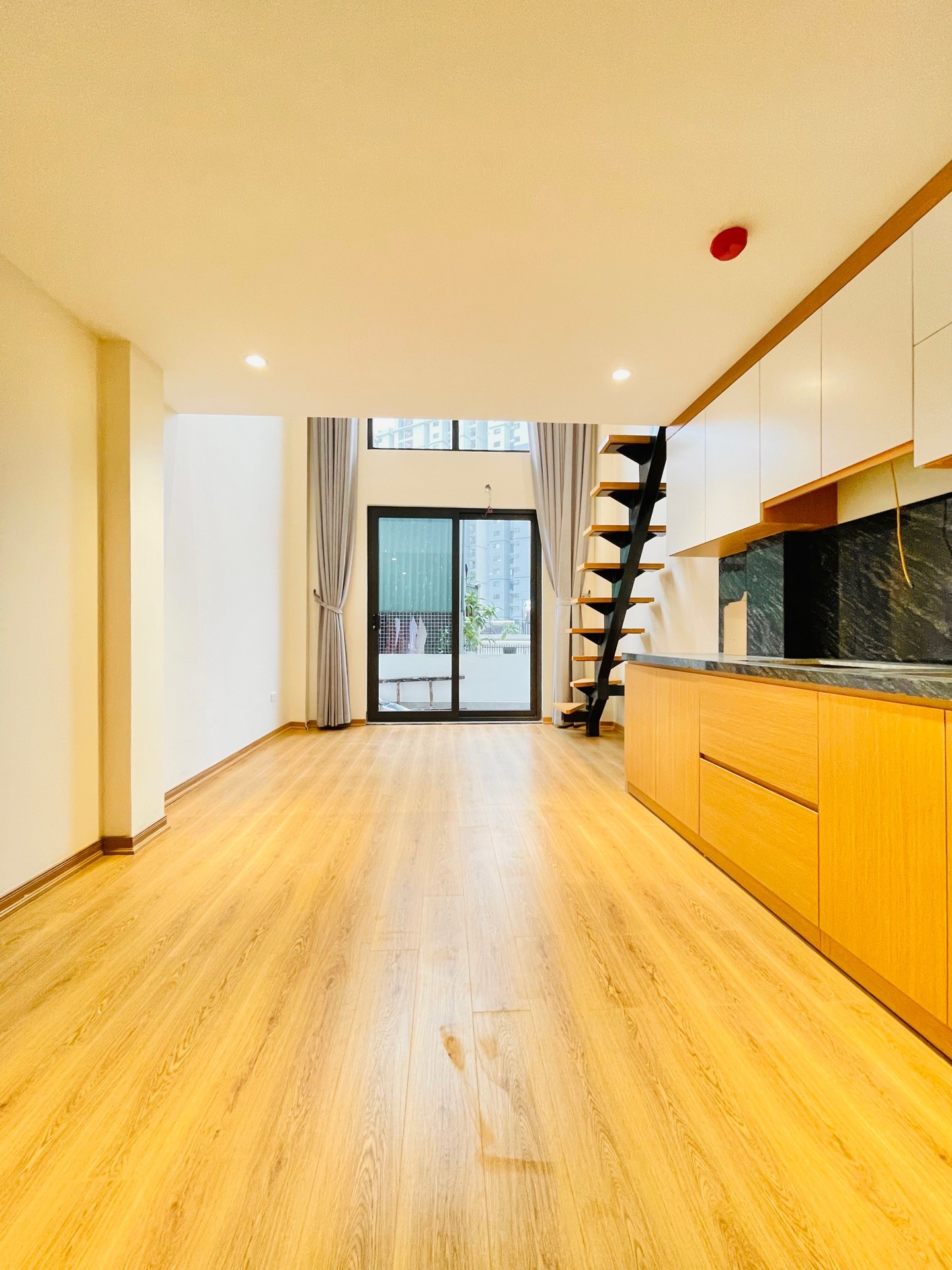 Bán nhà Minh Khai - diện tích 64m2 6 tầng - Thang máy, cho thuê ổn định - giá 15,98 tỷ