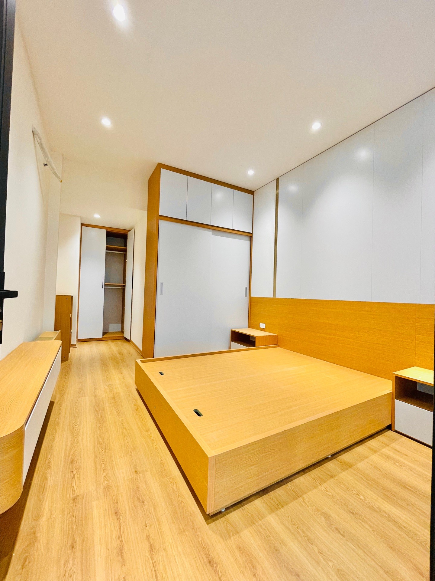 Bán nhà Minh Khai - diện tích 64m2 6 tầng - Thang máy, cho thuê ổn định - giá 15,98 tỷ