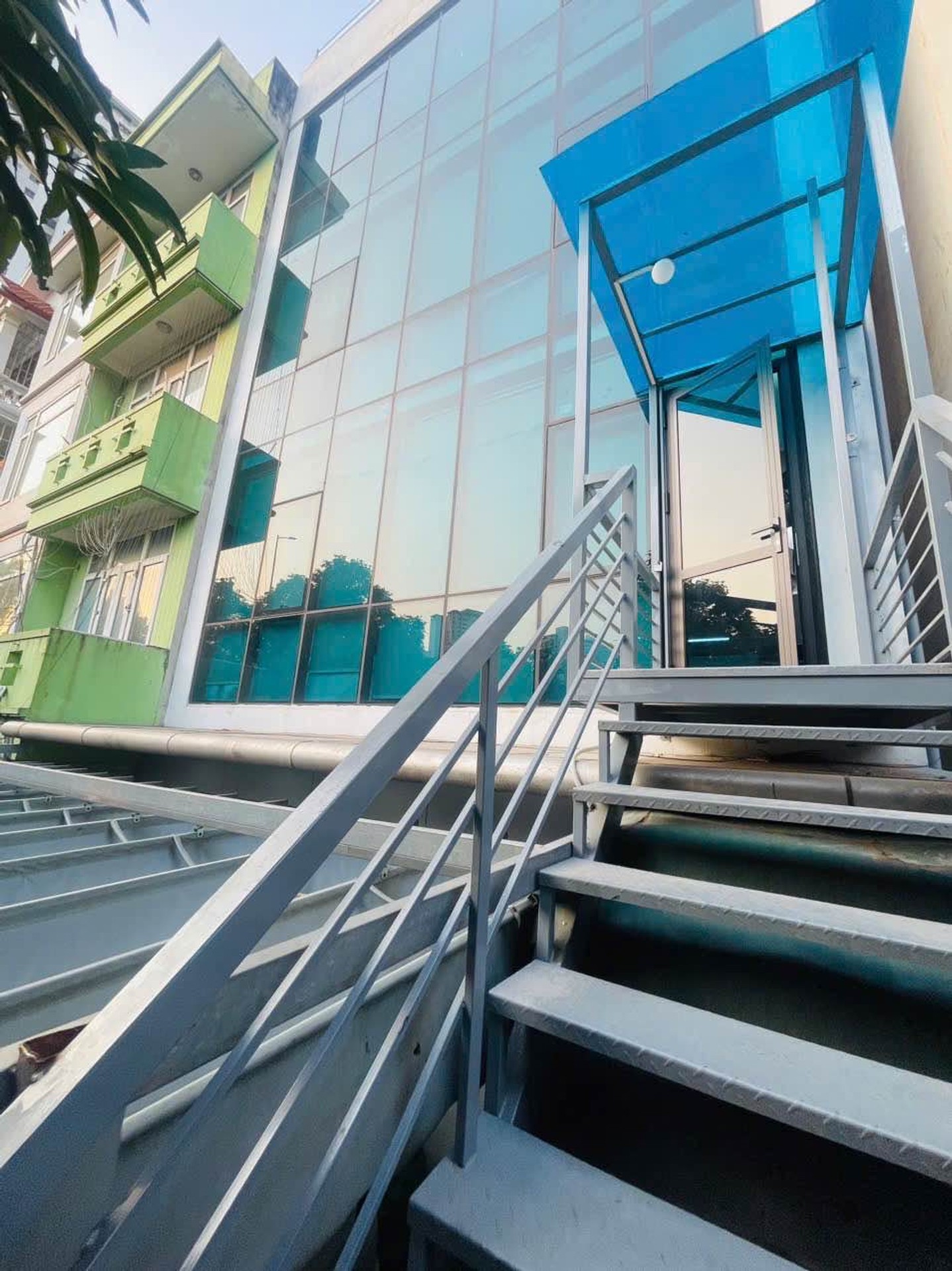 Bán nhà Vành Đai 3 - diện tích 170m2 4 tầng - Mặt tiền khủng - giá 64,8 tỷ