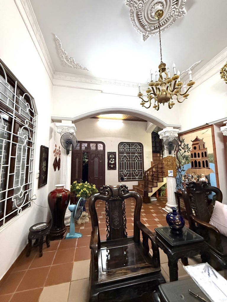 Bán nhà Vương Thừa Vũ - diện tích 310.9m2 2 tầng - Lô góc 3 mặt thoáng - giá 56 tỷ