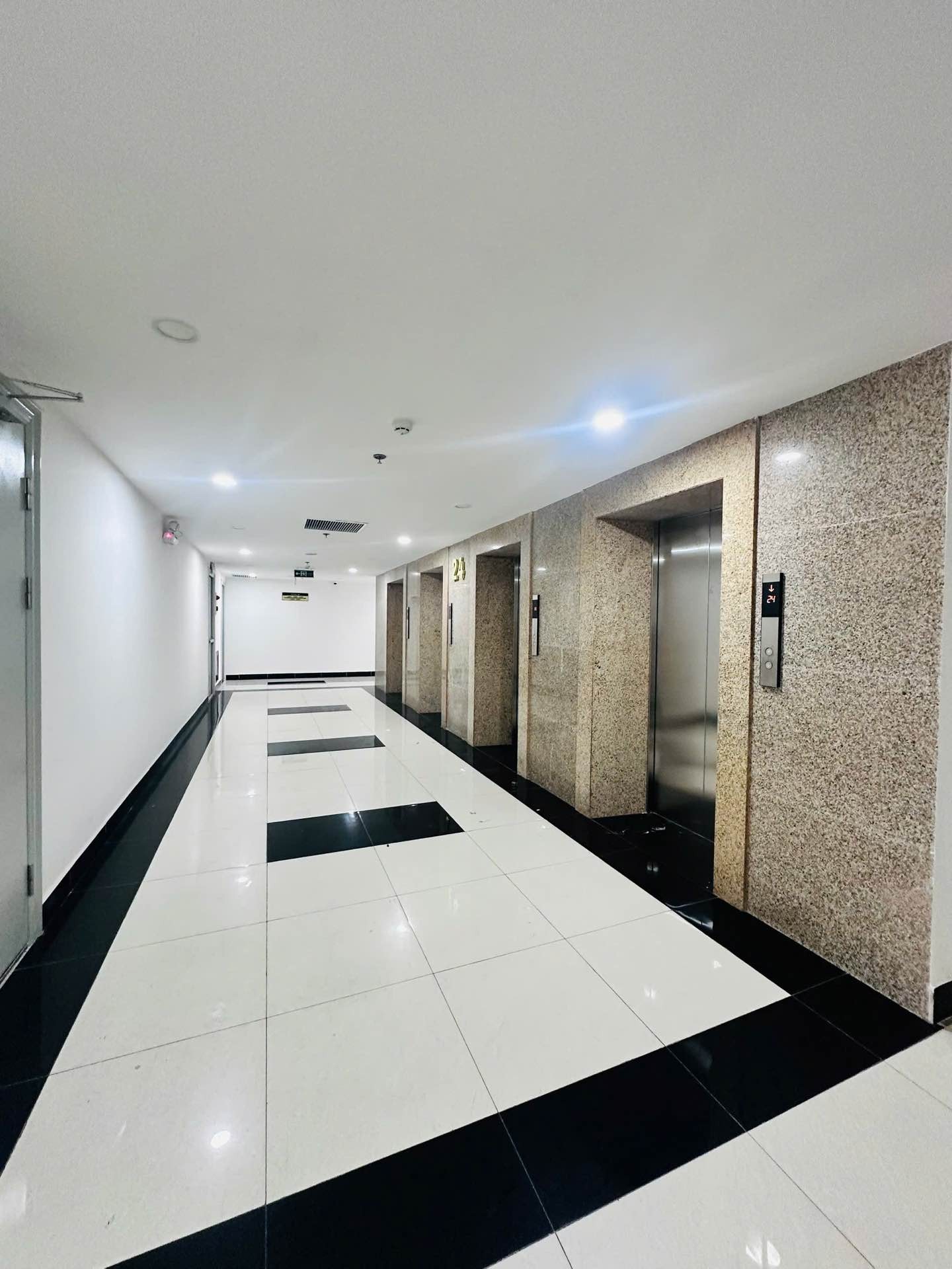 Bán nhà Toà CT3 X2 Đại Kim - diện tích 95m2 24 tầng - Căn hộ rộng đẹp - giá 7,95 tỷ